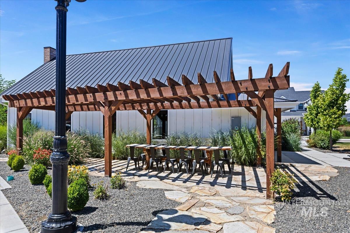 4299 W Bay Oak Ln, Meridian, Idaho 83646, 3 Bedrooms, 2.5 Bathrooms, Residential Income For Sale, Price $649,333,MLS 98963864