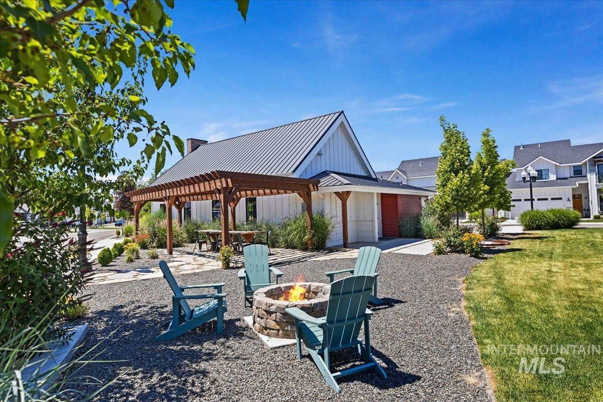 4299 W Bay Oak Ln, Meridian, Idaho 83646, 3 Bedrooms, 2.5 Bathrooms, Residential Income For Sale, Price $649,333,MLS 98963864