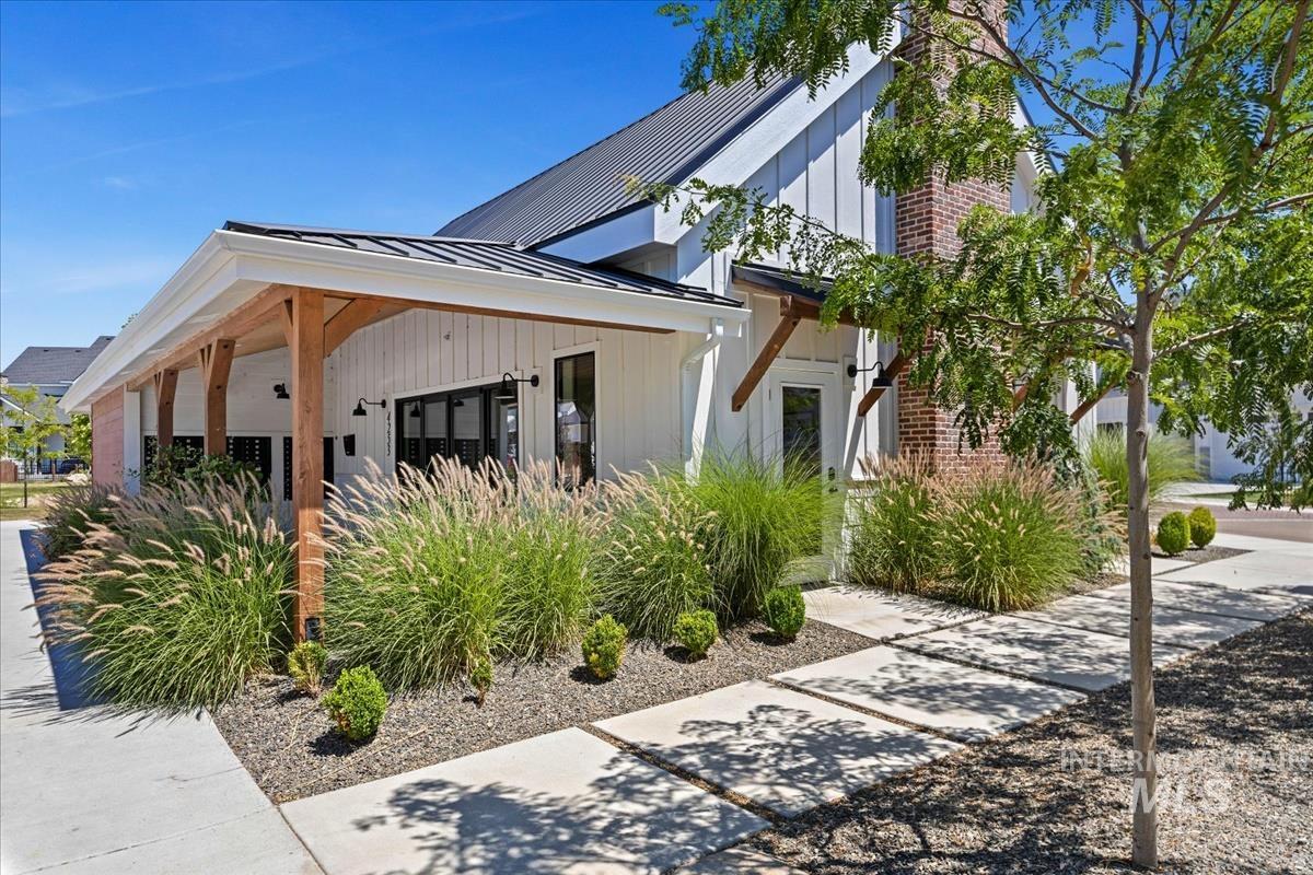 4299 W Bay Oak Ln, Meridian, Idaho 83646, 3 Bedrooms, 2.5 Bathrooms, Residential Income For Sale, Price $649,333,MLS 98963864