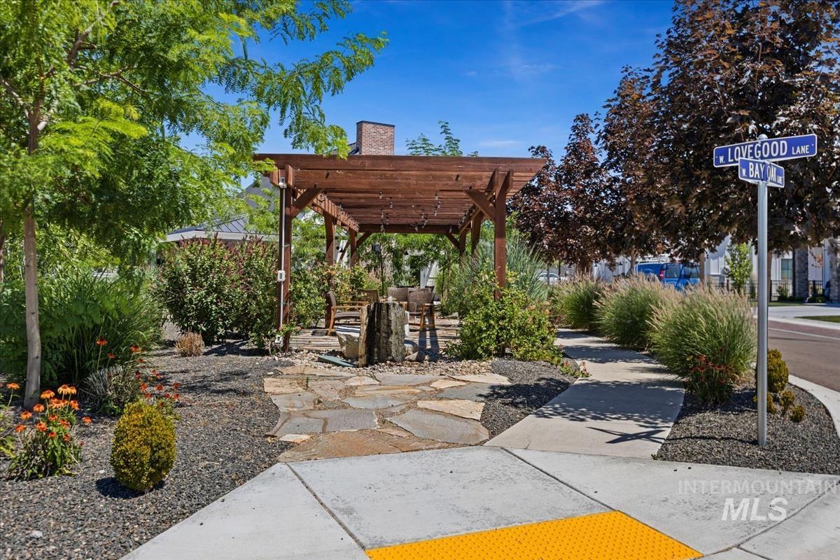 4299 W Bay Oak Ln, Meridian, Idaho 83646, 3 Bedrooms, 2.5 Bathrooms, Residential Income For Sale, Price $649,333,MLS 98963864