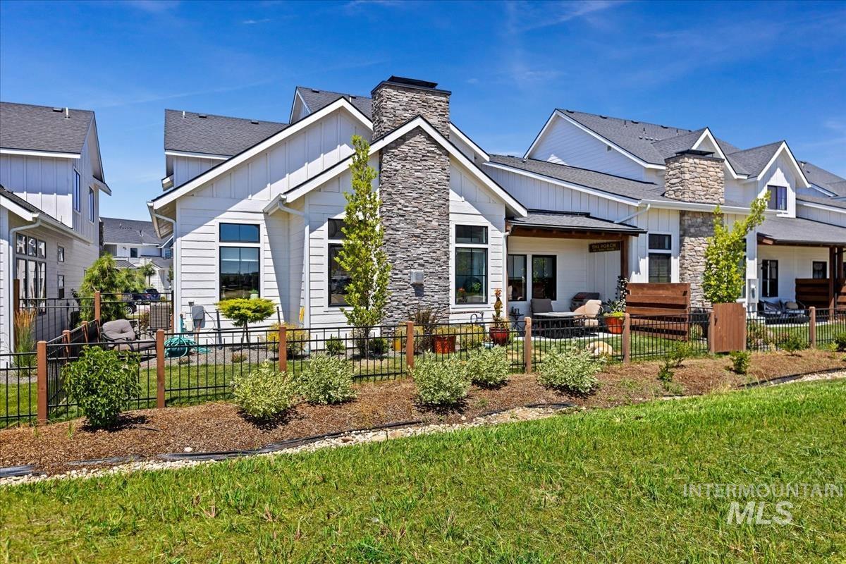 4299 W Bay Oak Ln, Meridian, Idaho 83646, 3 Bedrooms, 2.5 Bathrooms, Residential Income For Sale, Price $649,333,MLS 98963864