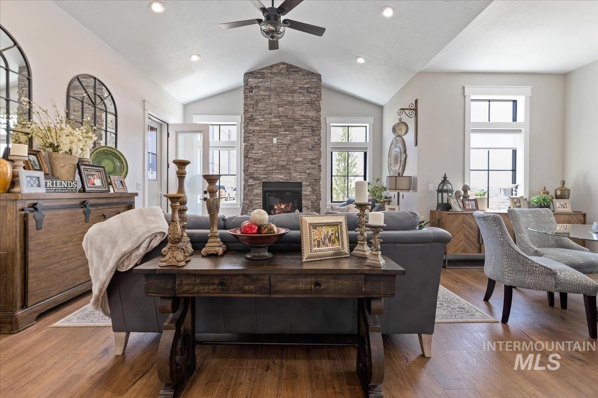 4299 W Bay Oak Ln, Meridian, Idaho 83646, 3 Bedrooms, 2.5 Bathrooms, Residential Income For Sale, Price $649,333,MLS 98963864