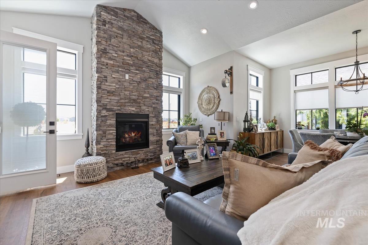 4299 W Bay Oak Ln, Meridian, Idaho 83646, 3 Bedrooms, 2.5 Bathrooms, Residential Income For Sale, Price $649,333,MLS 98963864