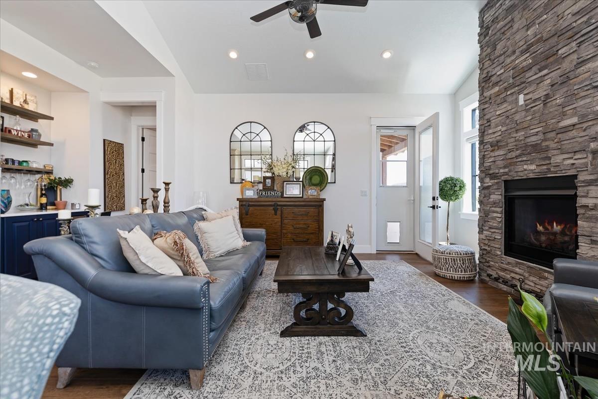 4299 W Bay Oak Ln, Meridian, Idaho 83646, 3 Bedrooms, 2.5 Bathrooms, Residential Income For Sale, Price $649,333,MLS 98963864