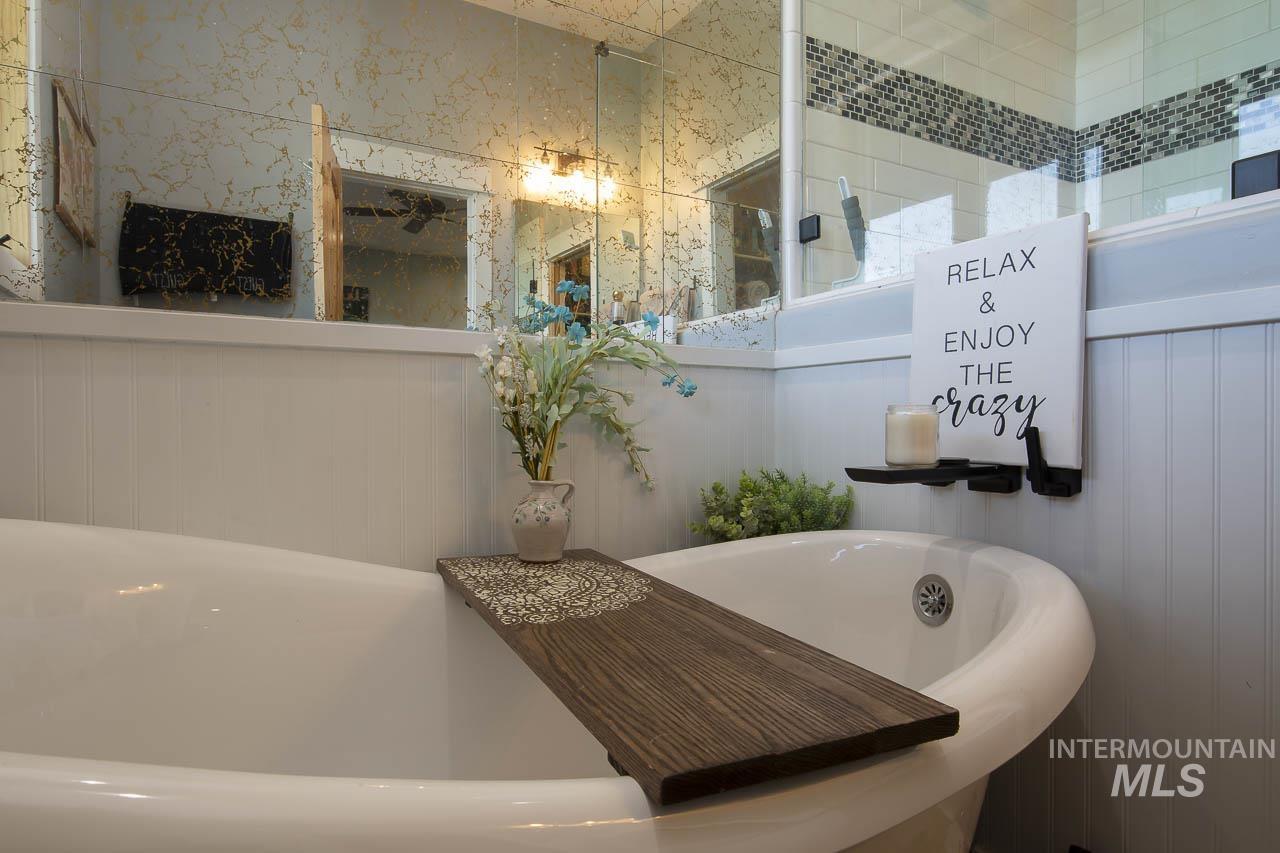 415 N Locust Grove Road, Kuna, Idaho 83634, 6 Bedrooms, 5 Bathrooms, Residential For Sale, Price $1,590,000,MLS 98963874