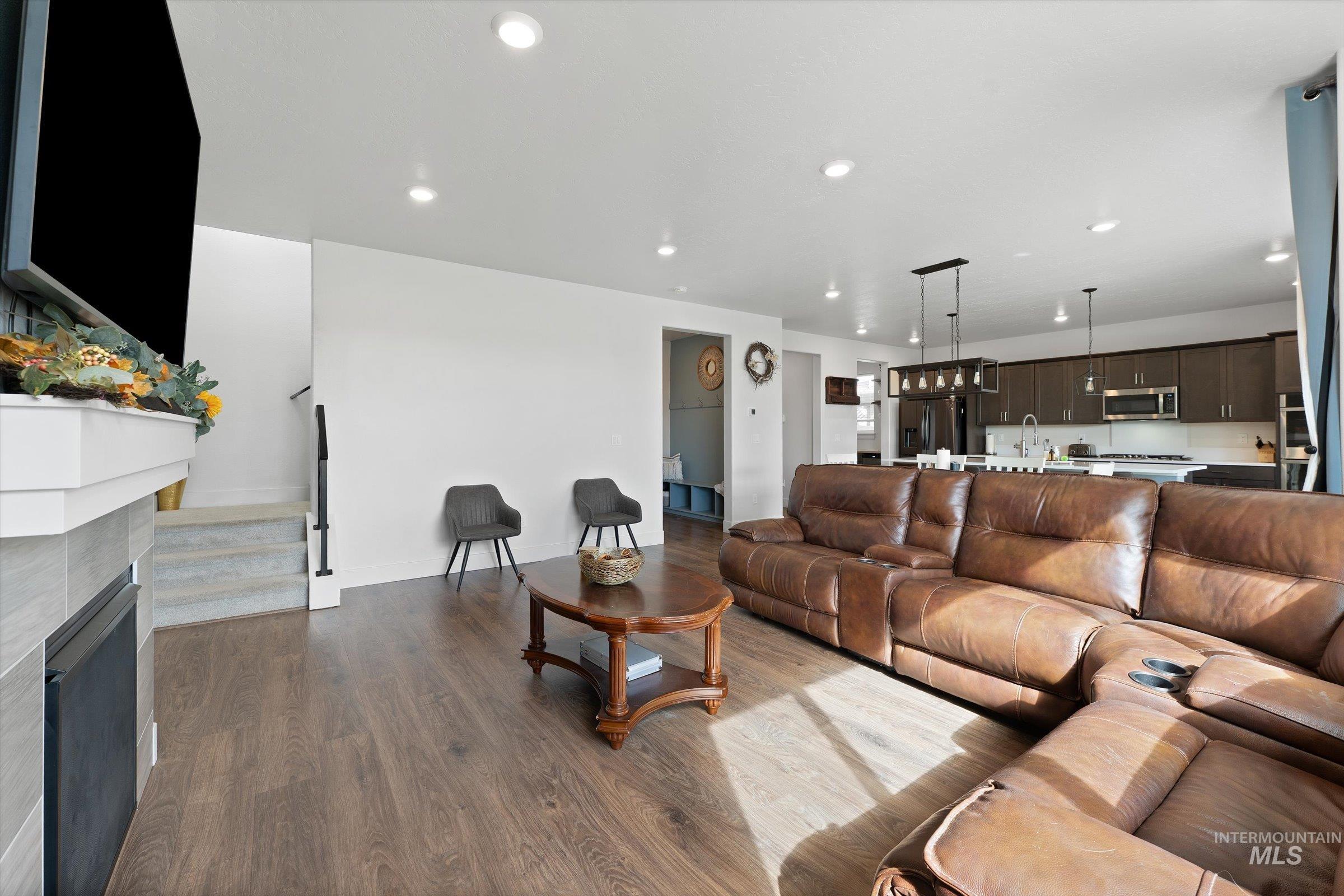 217 E Cusick St., Meridian, Idaho 83642, 4 Bedrooms, 2.5 Bathrooms, Residential For Sale, Price $549,900,MLS 98963876