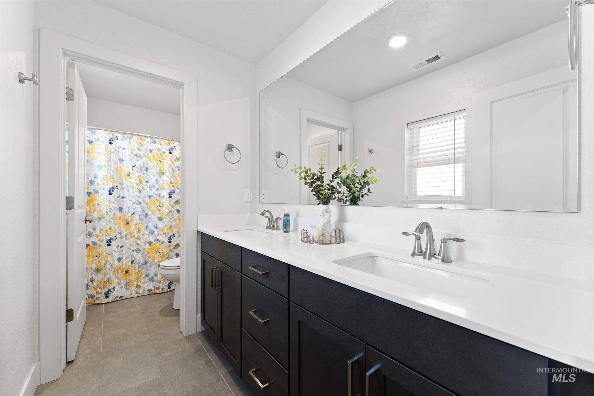 217 E Cusick St., Meridian, Idaho 83642, 4 Bedrooms, 2.5 Bathrooms, Residential For Sale, Price $549,900,MLS 98963876