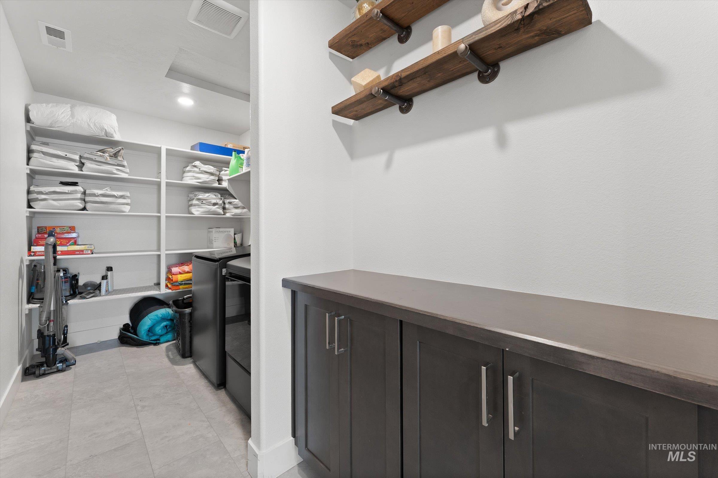 217 E Cusick St., Meridian, Idaho 83642, 4 Bedrooms, 2.5 Bathrooms, Residential For Sale, Price $549,900,MLS 98963876