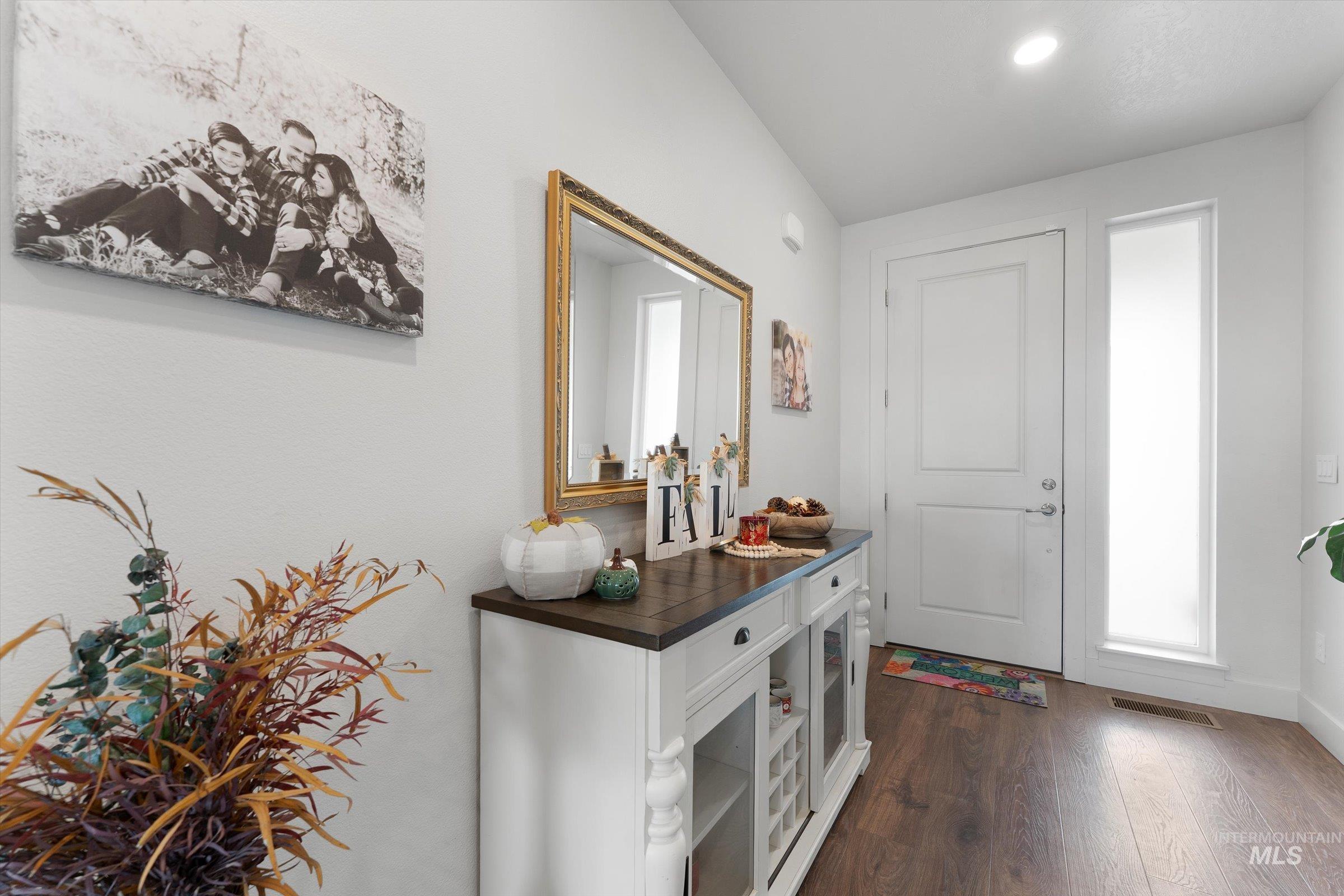 217 E Cusick St., Meridian, Idaho 83642, 4 Bedrooms, 2.5 Bathrooms, Residential For Sale, Price $549,900,MLS 98963876