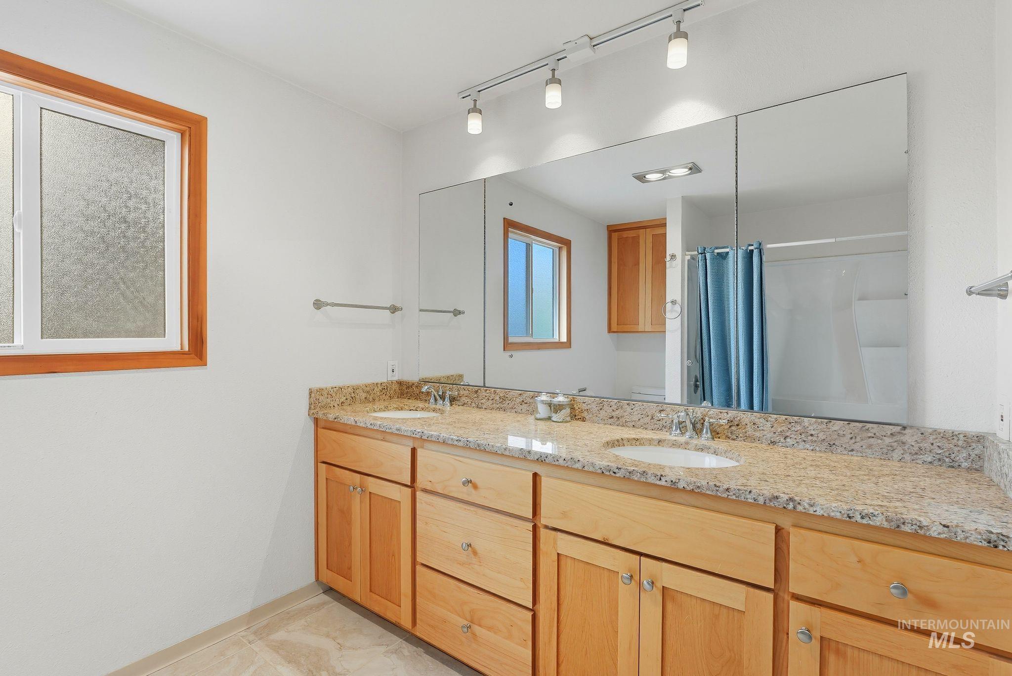 1101 5th Street, Asotin, Washington 99402, 4 Bedrooms, 4.5 Bathrooms, Residential For Sale, Price $799,750,MLS 98963921