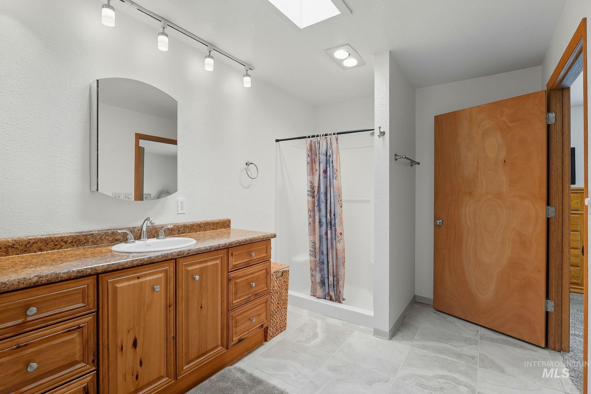 1101 5th Street, Asotin, Washington 99402, 4 Bedrooms, 4.5 Bathrooms, Residential For Sale, Price $799,750,MLS 98963921