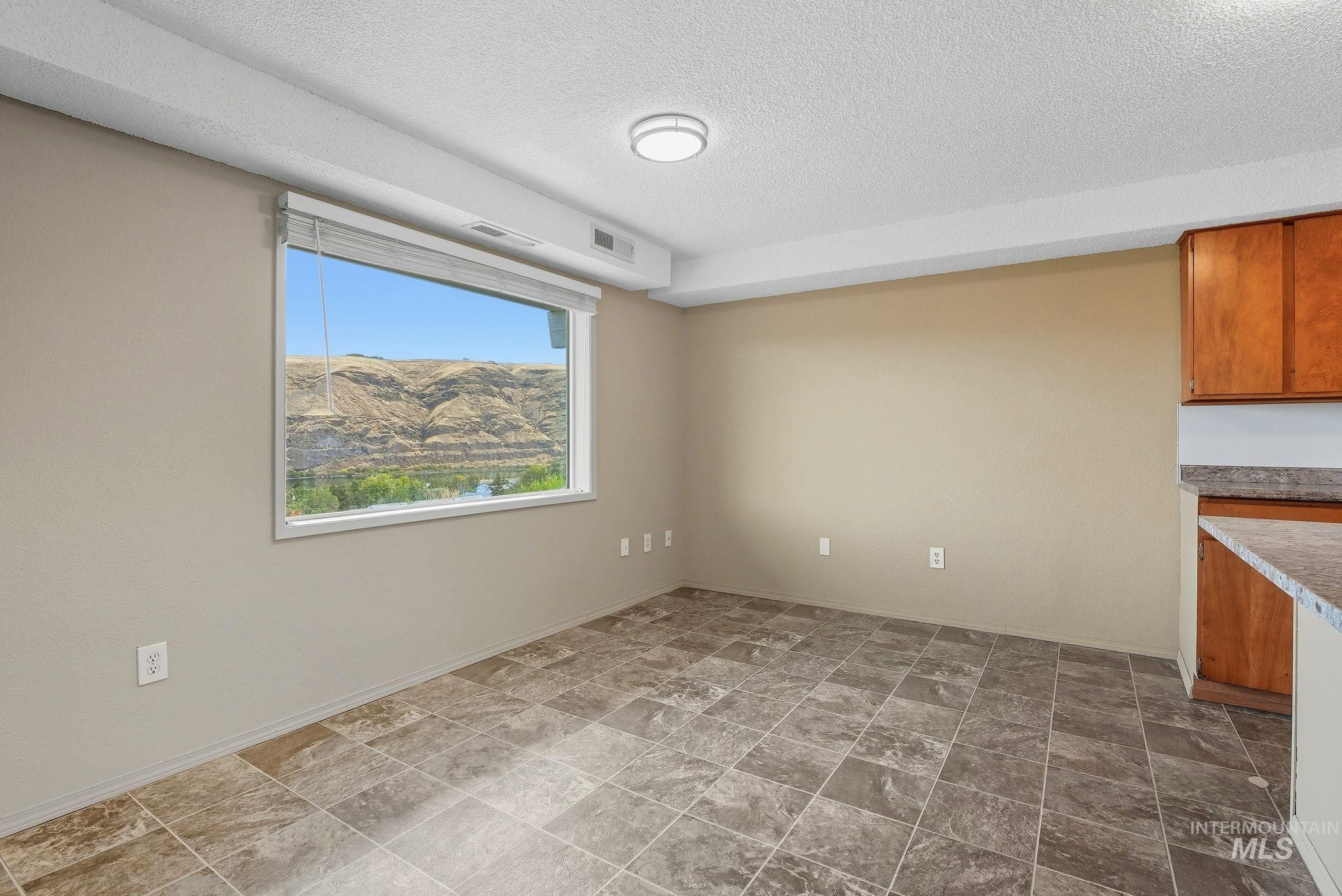 1101 5th Street, Asotin, Washington 99402, 4 Bedrooms, 4.5 Bathrooms, Residential For Sale, Price $799,750,MLS 98963921