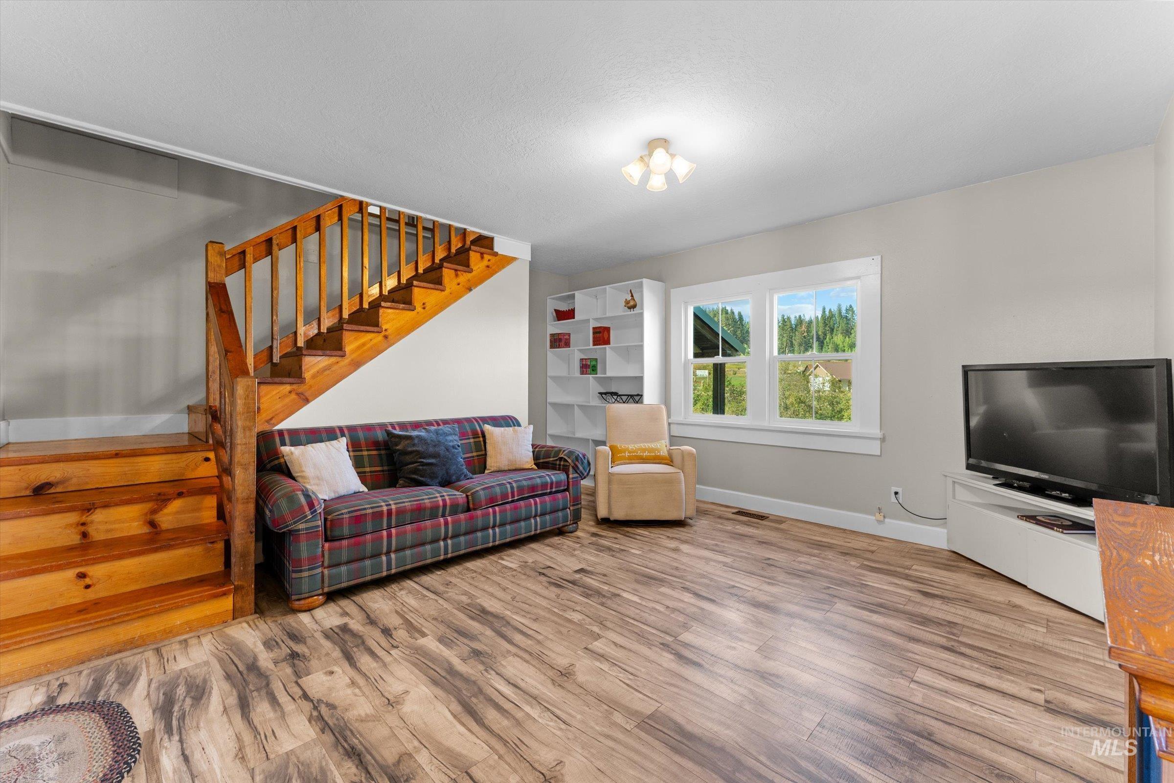 315 Middlefork, Garden Valley, Idaho 83622, 7 Bedrooms, 7.5 Bathrooms, Residential For Sale, Price $1,589,000,MLS 98963953