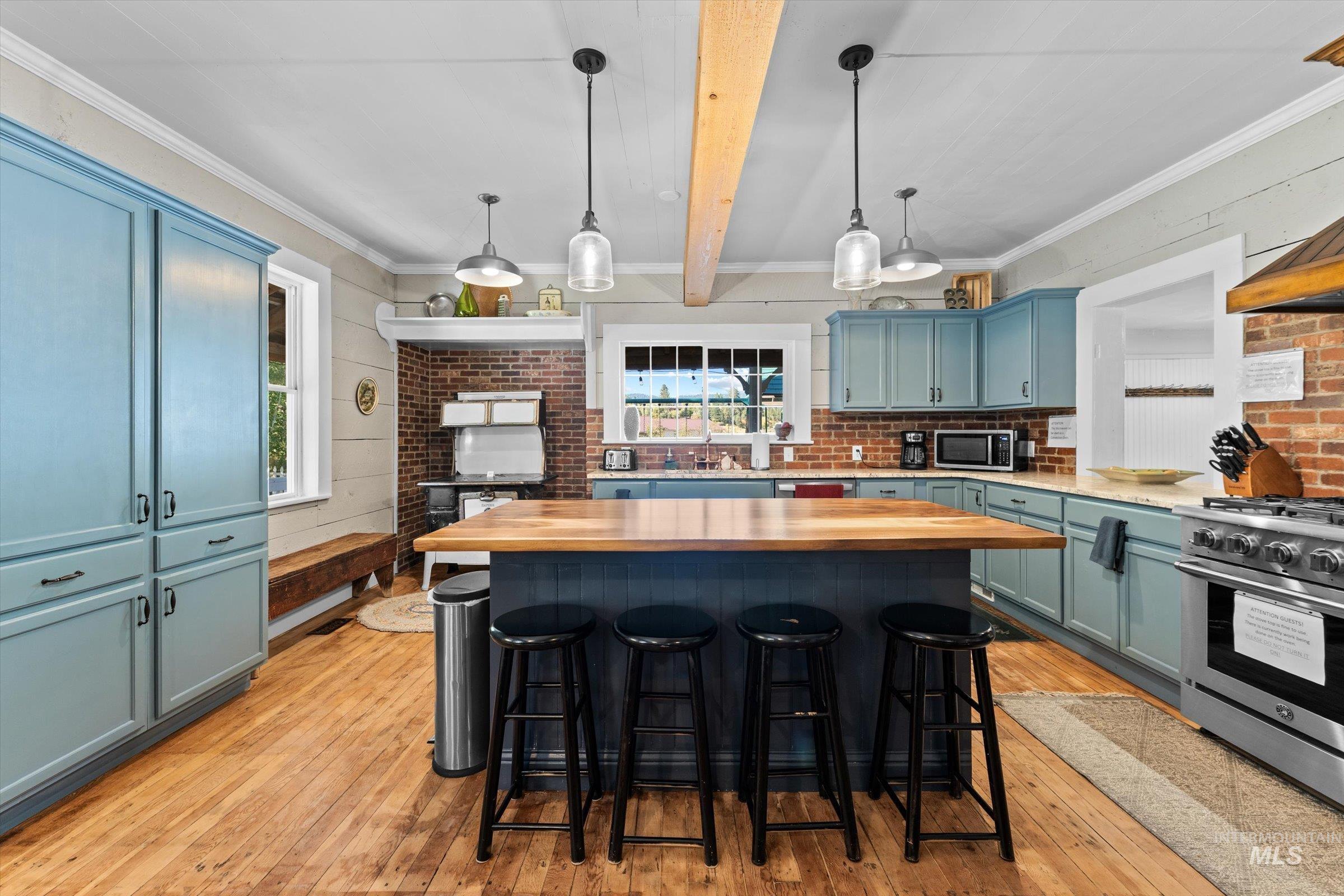 315 Middlefork, Garden Valley, Idaho 83622, 7 Bedrooms, 7.5 Bathrooms, Residential For Sale, Price $1,589,000,MLS 98963953