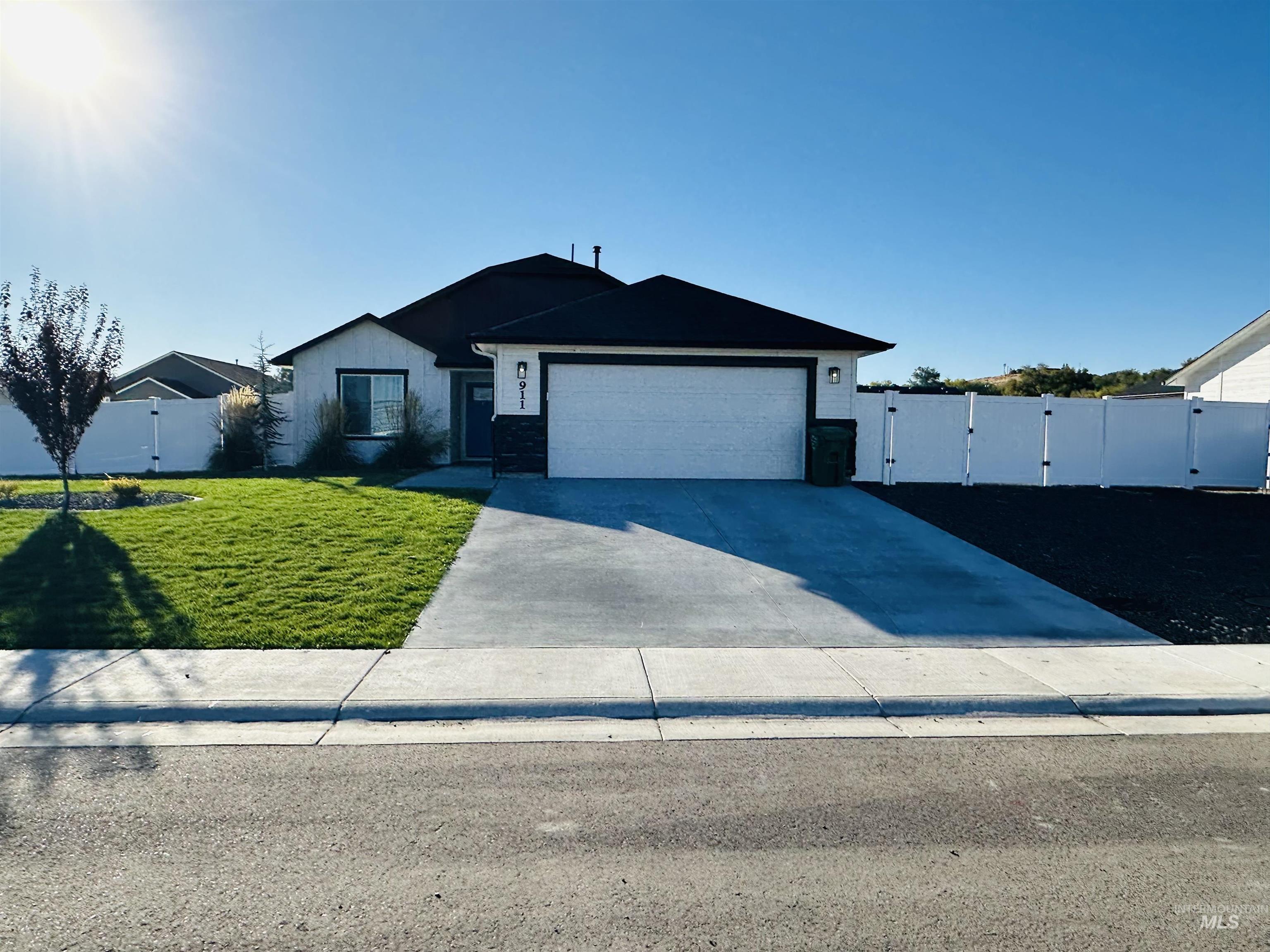911 Campbell st, Vale, Oregon 97918, 3 Bedrooms, 2 Bathrooms, Residential For Sale, Price $315,000,MLS 98963984
