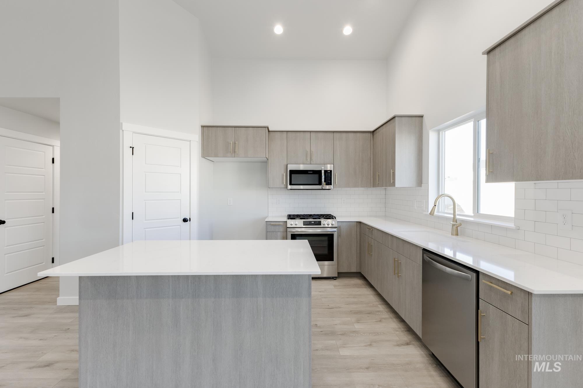 10516 W Tinder St, Star, Idaho 83669, 4 Bedrooms, 2 Bathrooms, Residential For Sale, Price $444,990,MLS 98963991