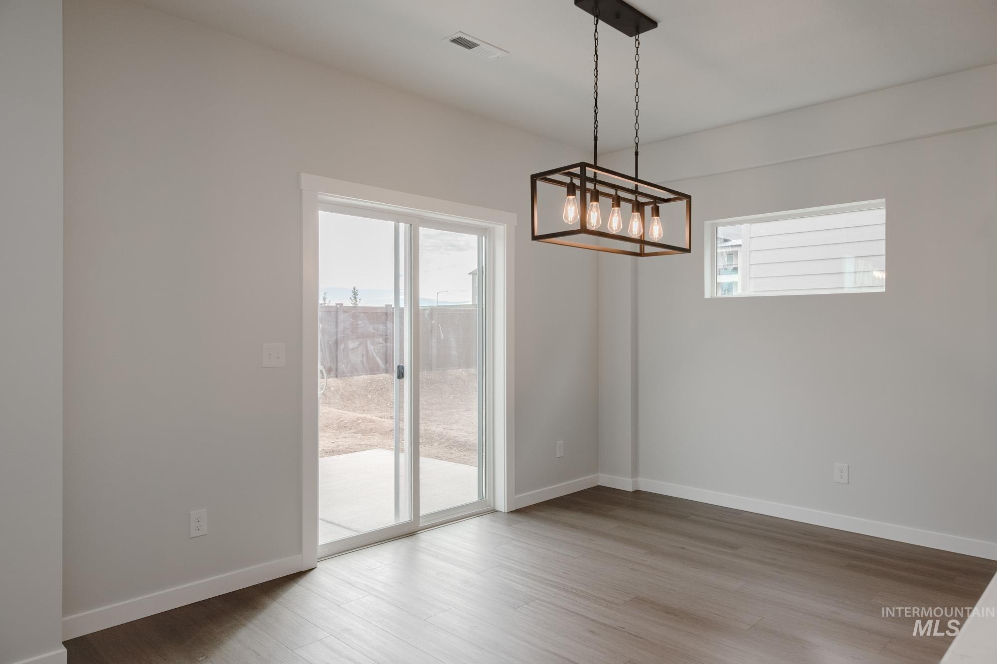 910 N Mirror Creek Way, Meridian, Idaho 83642, 4 Bedrooms, 2.5 Bathrooms, Residential For Sale, Price $489,990,MLS 98963993