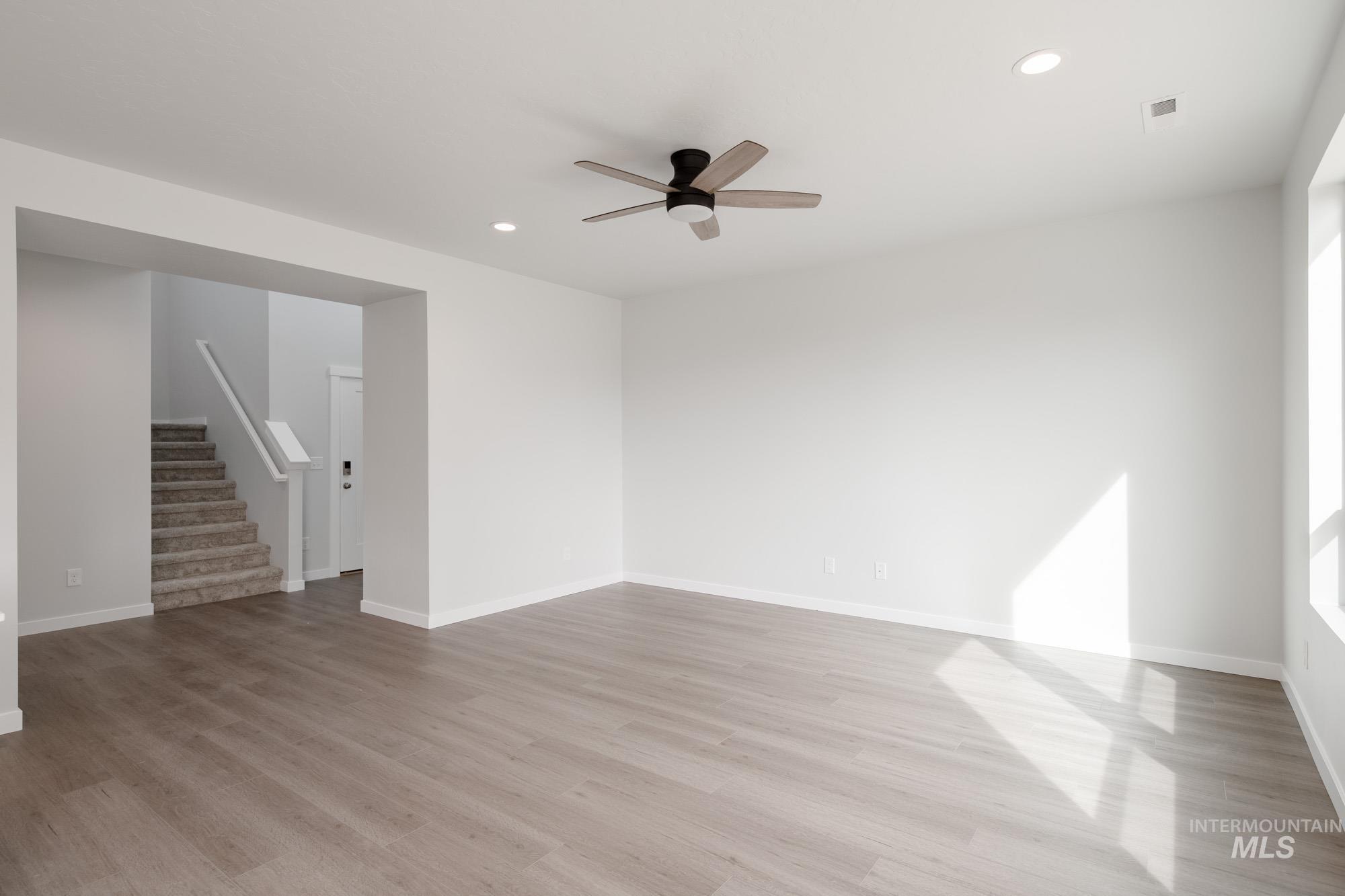 910 N Mirror Creek Way, Meridian, Idaho 83642, 4 Bedrooms, 2.5 Bathrooms, Residential For Sale, Price $489,990,MLS 98963993