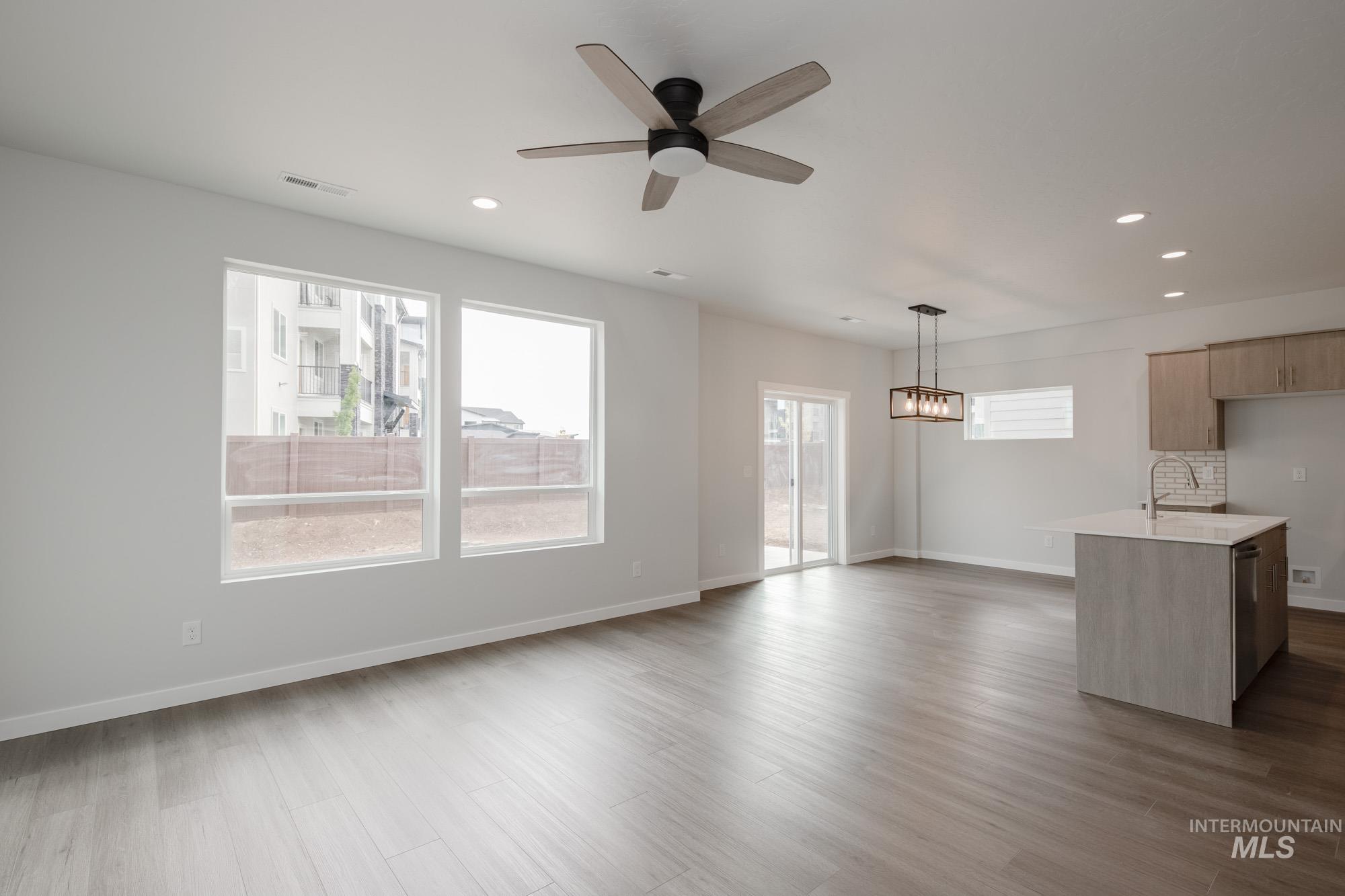 910 N Mirror Creek Way, Meridian, Idaho 83642, 4 Bedrooms, 2.5 Bathrooms, Residential For Sale, Price $489,990,MLS 98963993