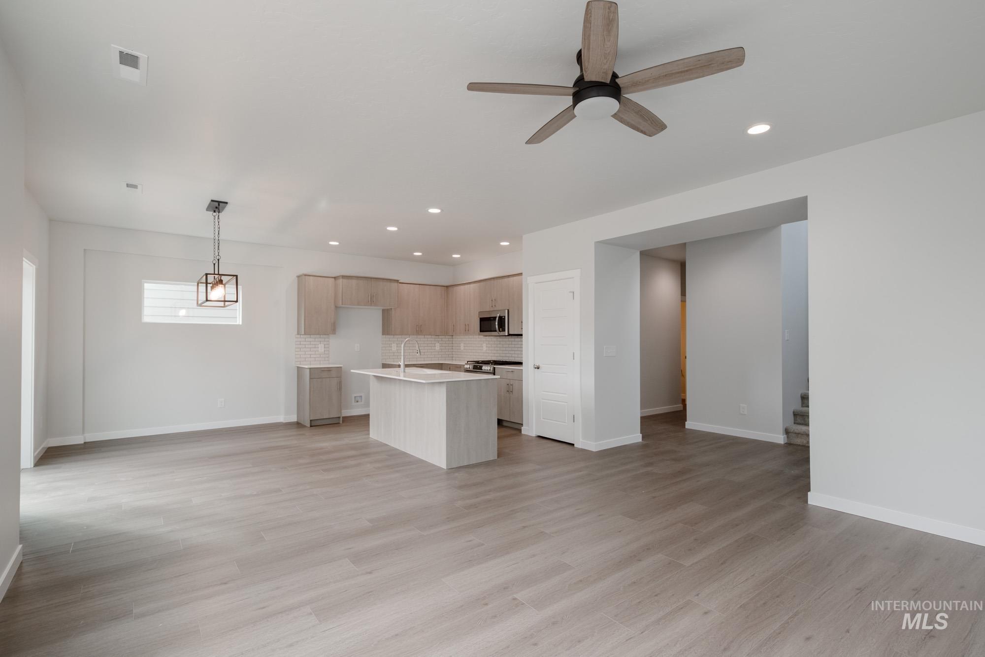 910 N Mirror Creek Way, Meridian, Idaho 83642, 4 Bedrooms, 2.5 Bathrooms, Residential For Sale, Price $489,990,MLS 98963993