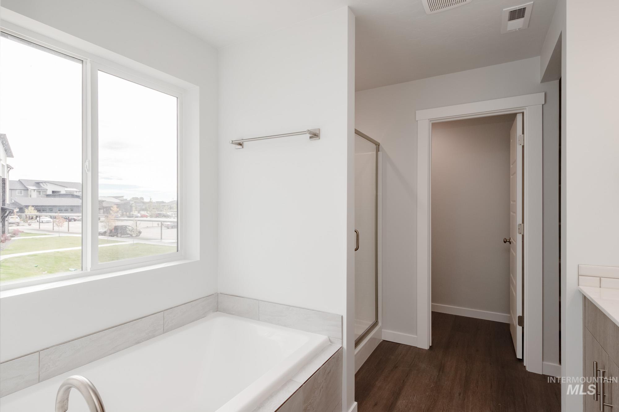 910 N Mirror Creek Way, Meridian, Idaho 83642, 4 Bedrooms, 2.5 Bathrooms, Residential For Sale, Price $489,990,MLS 98963993