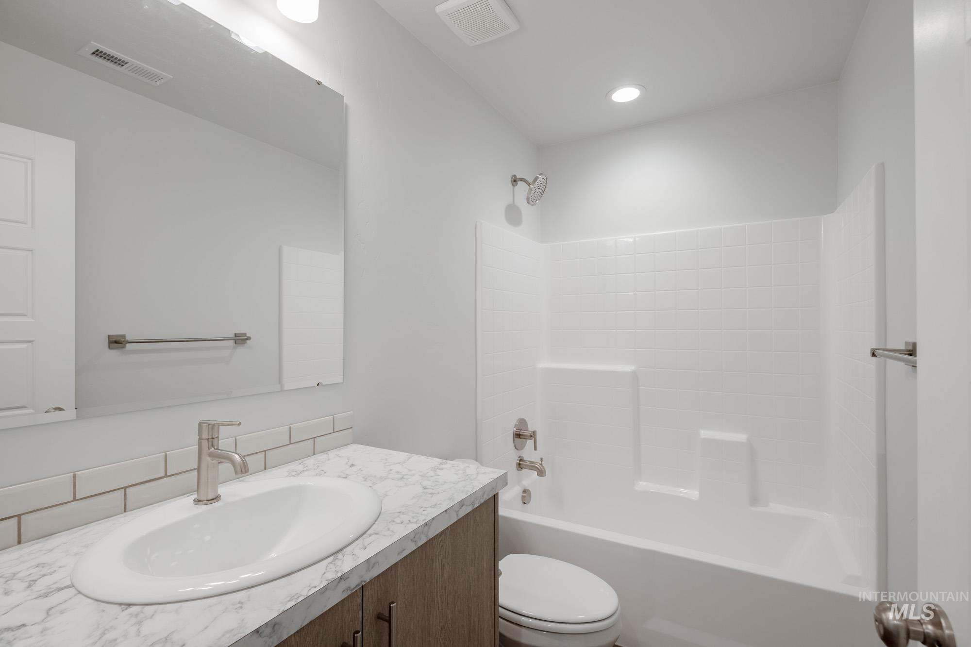 910 N Mirror Creek Way, Meridian, Idaho 83642, 4 Bedrooms, 2.5 Bathrooms, Residential For Sale, Price $489,990,MLS 98963993