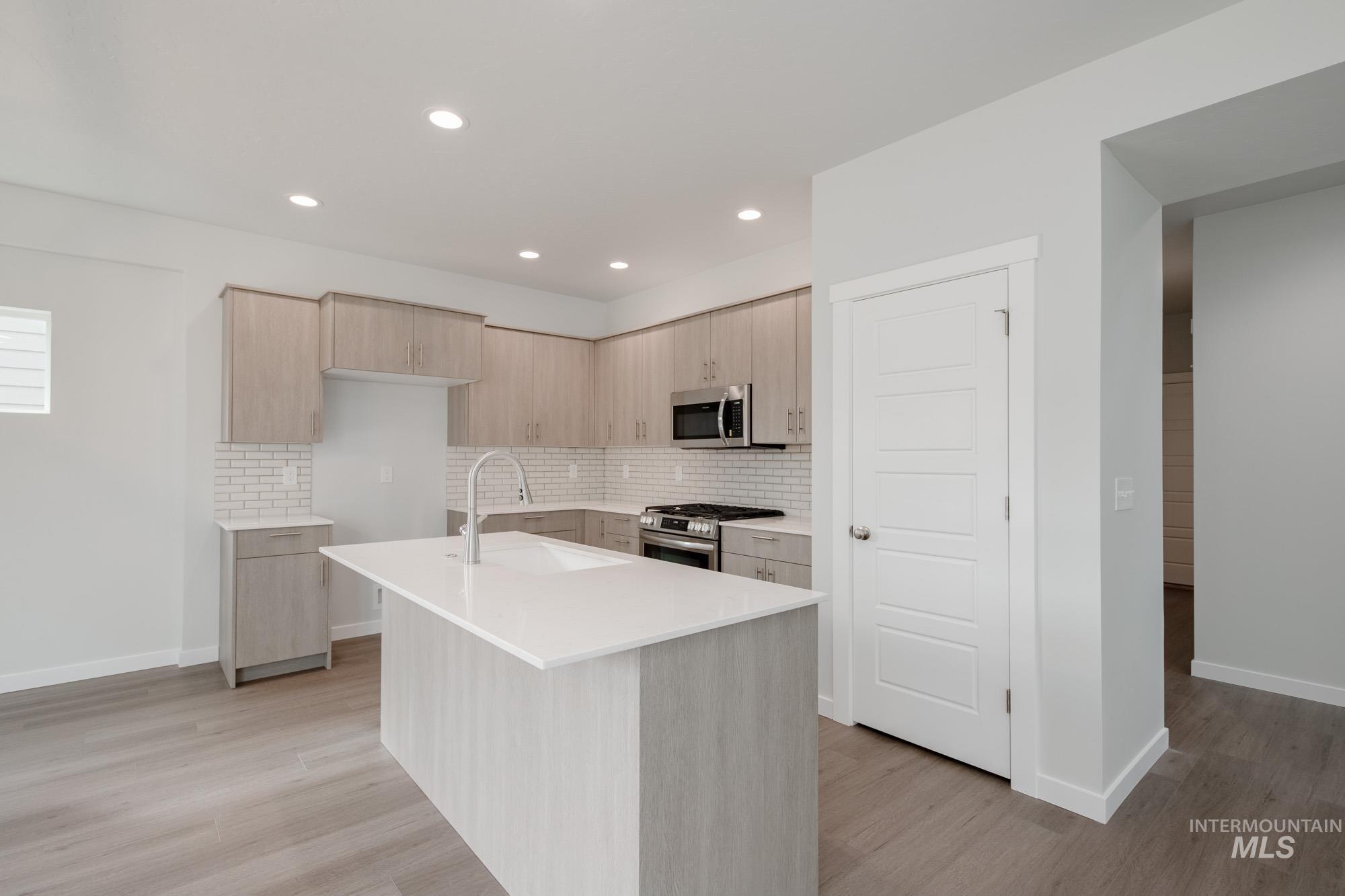 910 N Mirror Creek Way, Meridian, Idaho 83642, 4 Bedrooms, 2.5 Bathrooms, Residential For Sale, Price $489,990,MLS 98963993