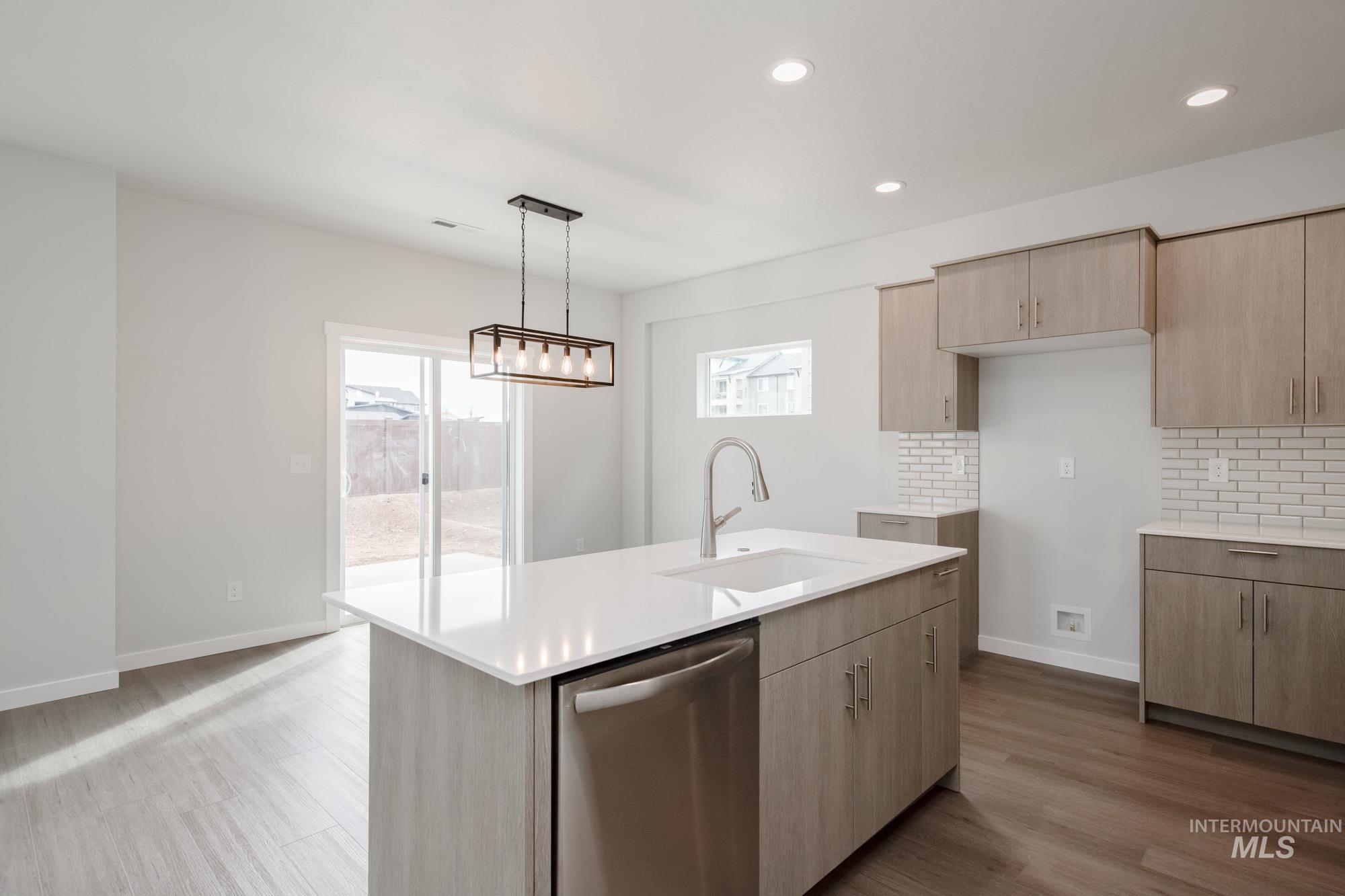 910 N Mirror Creek Way, Meridian, Idaho 83642, 4 Bedrooms, 2.5 Bathrooms, Residential For Sale, Price $489,990,MLS 98963993