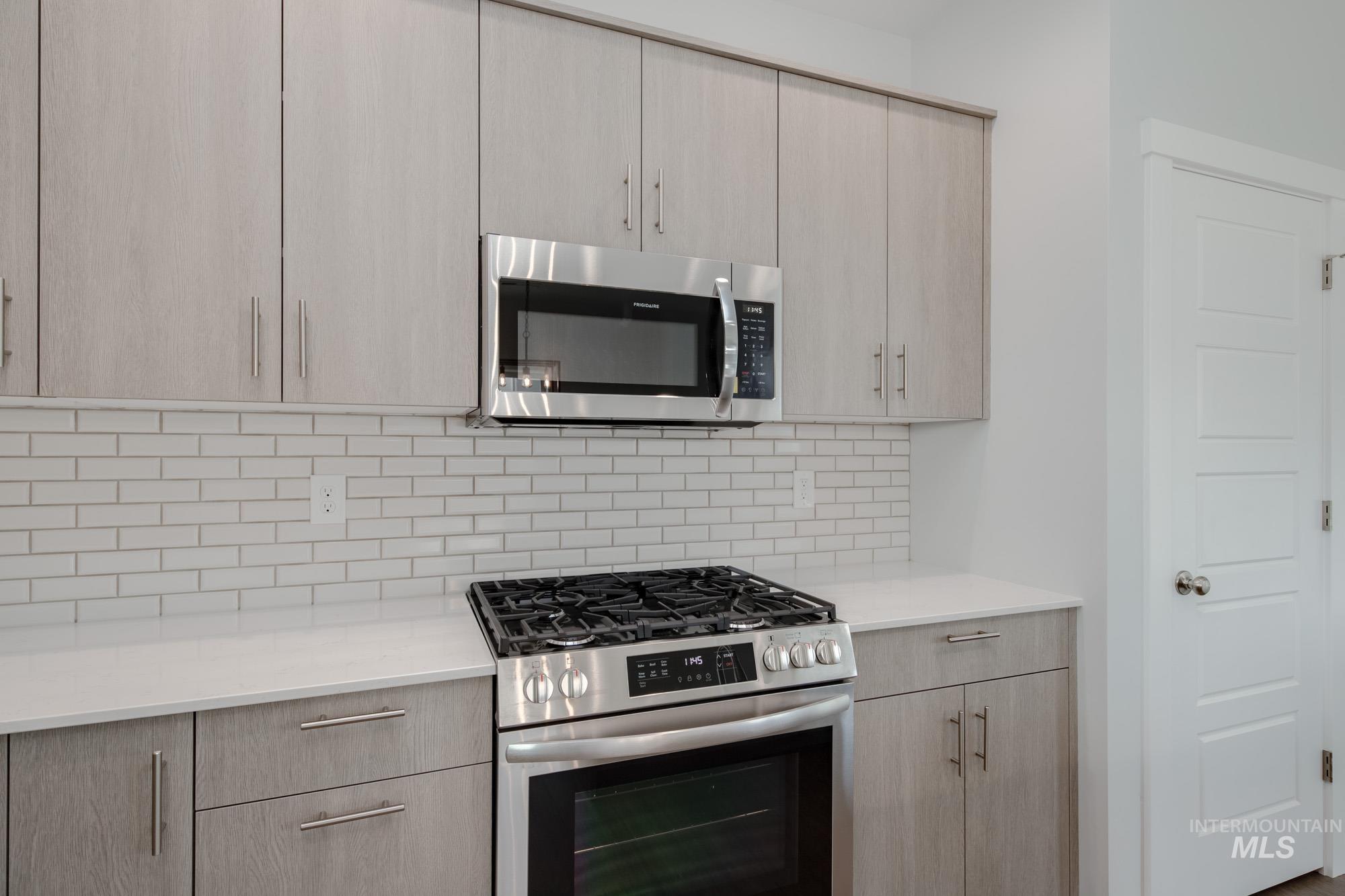 910 N Mirror Creek Way, Meridian, Idaho 83642, 4 Bedrooms, 2.5 Bathrooms, Residential For Sale, Price $489,990,MLS 98963993