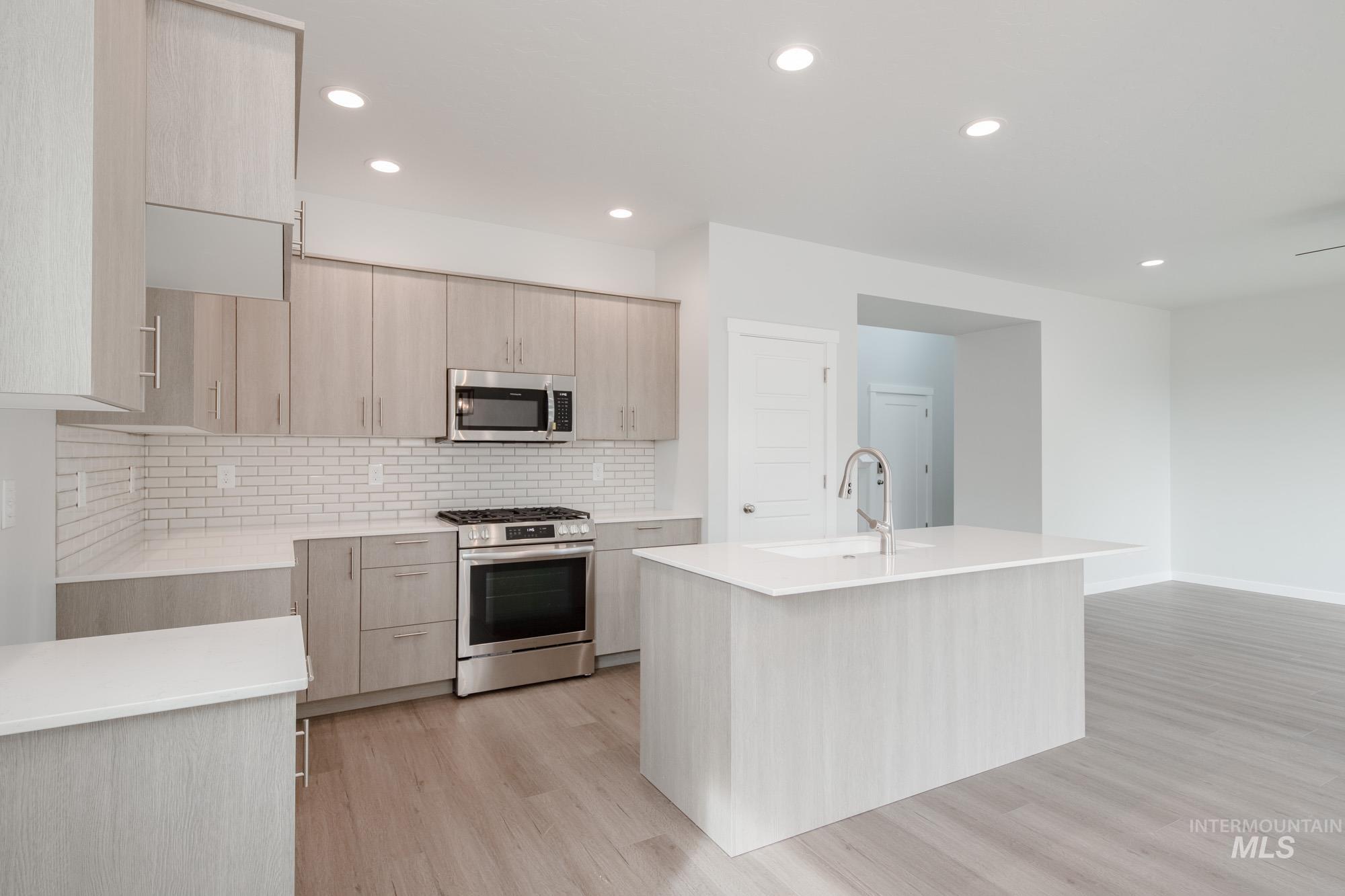 910 N Mirror Creek Way, Meridian, Idaho 83642, 4 Bedrooms, 2.5 Bathrooms, Residential For Sale, Price $489,990,MLS 98963993