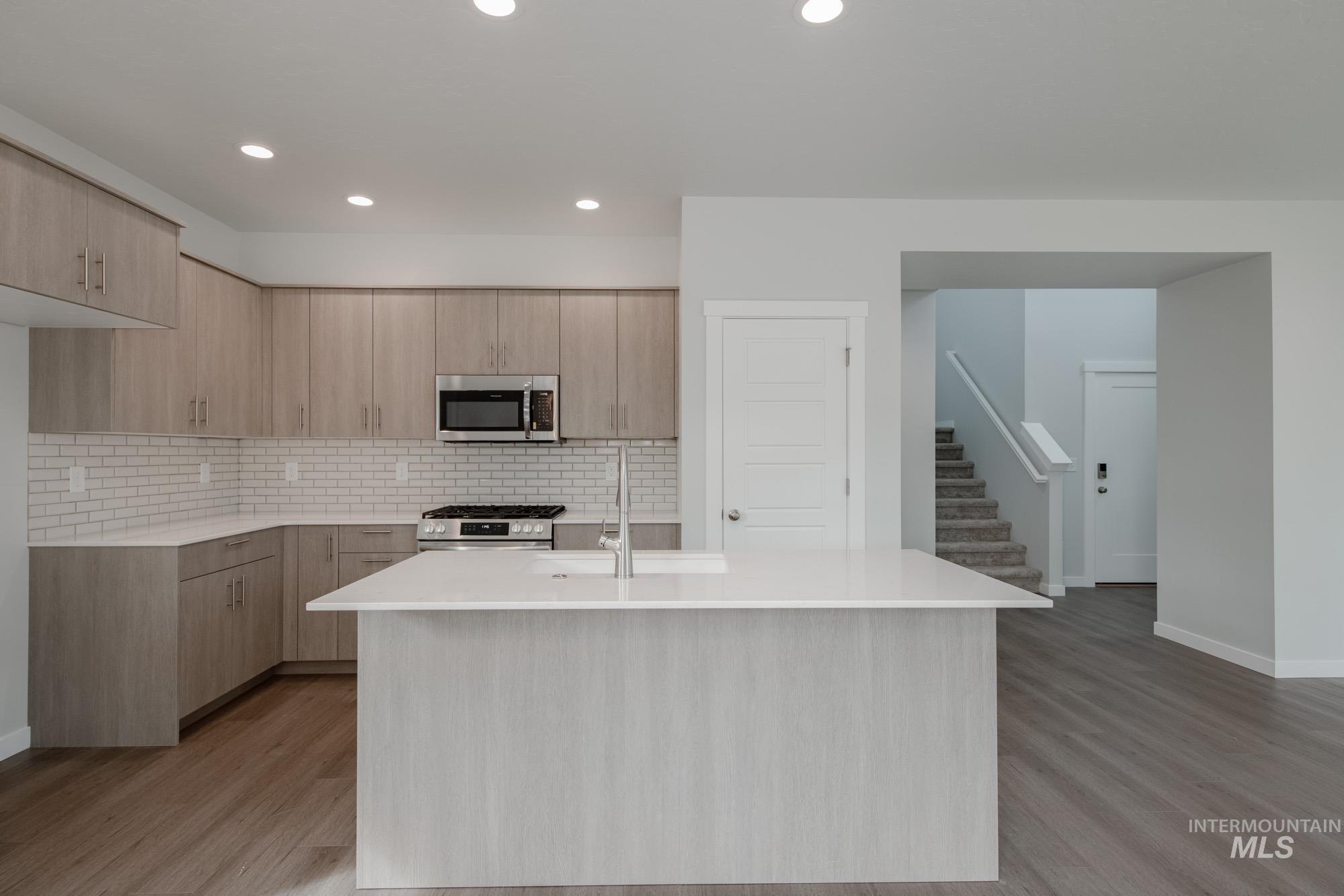 910 N Mirror Creek Way, Meridian, Idaho 83642, 4 Bedrooms, 2.5 Bathrooms, Residential For Sale, Price $489,990,MLS 98963993