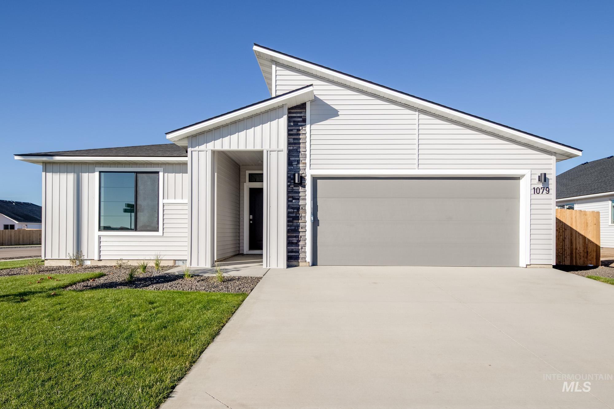 1079 Grass Pond Ave, Middleton, Idaho 83644, 3 Bedrooms, 2 Bathrooms, Residential For Sale, Price $429,990,MLS 98963997