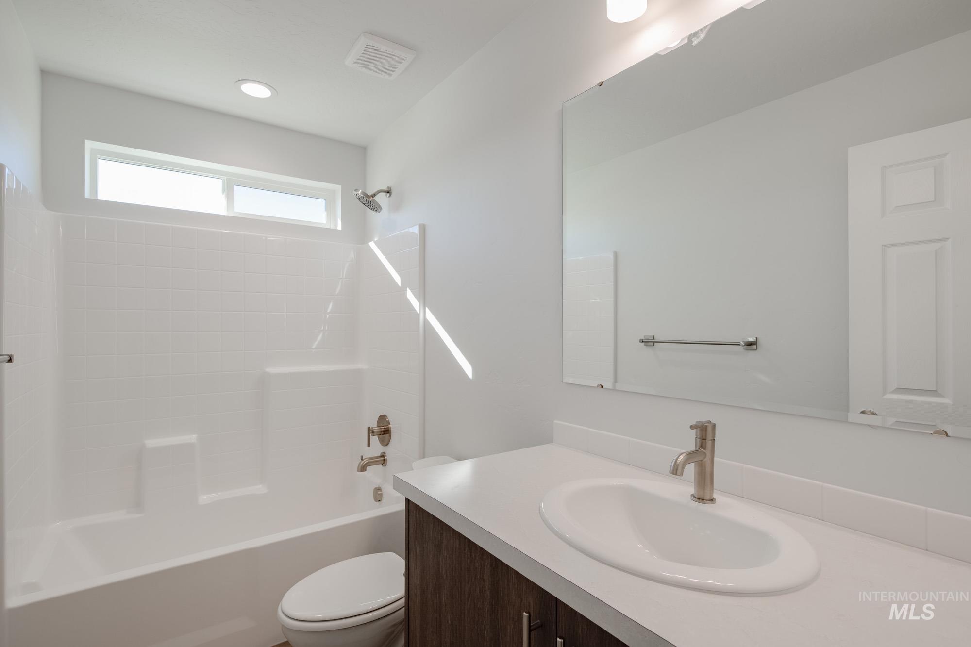 1079 Grass Pond Ave, Middleton, Idaho 83644, 3 Bedrooms, 2 Bathrooms, Residential For Sale, Price $429,990,MLS 98963997