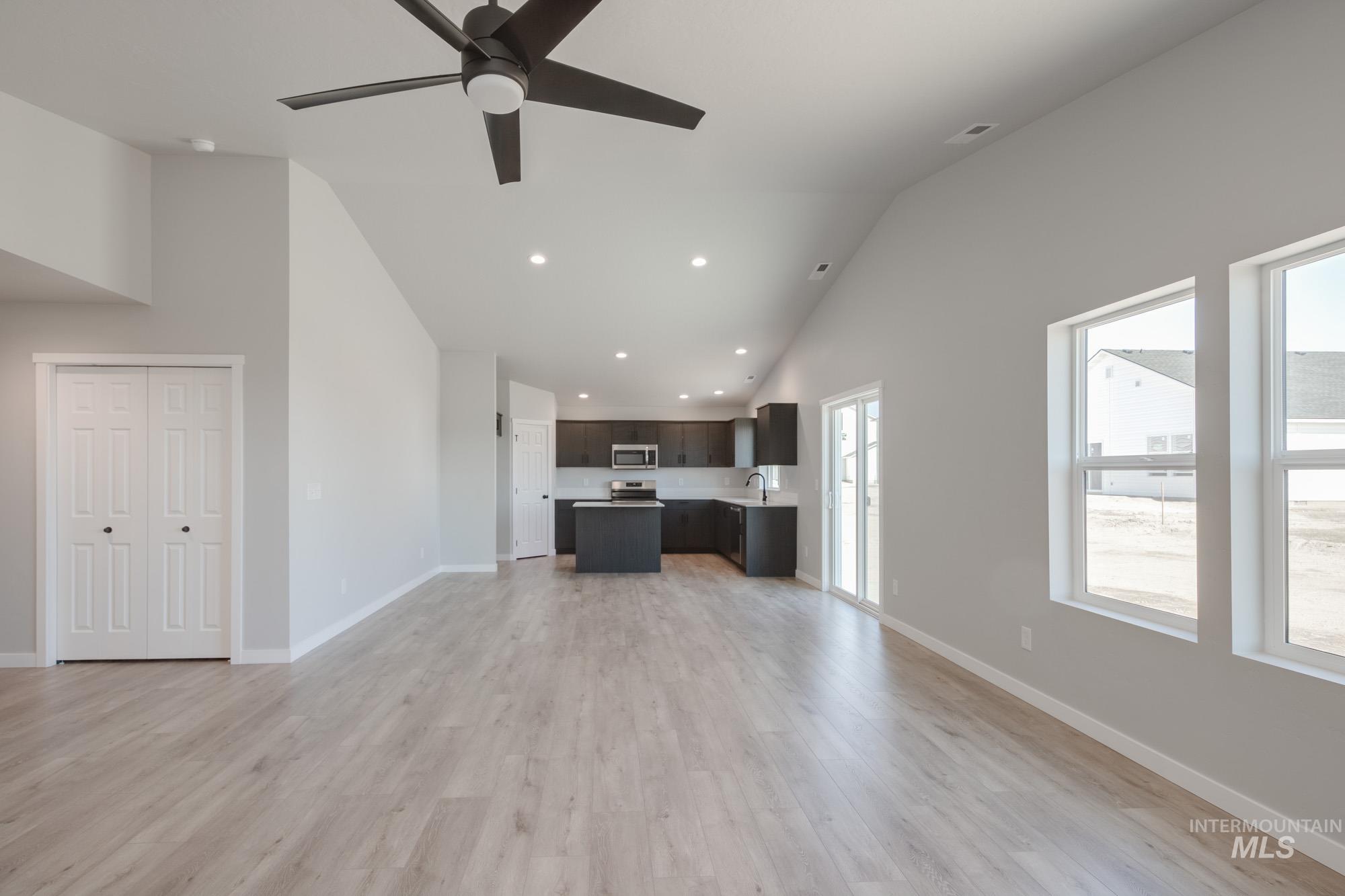 1084 Woods Bog Ct, Middleton, Idaho 83644, 4 Bedrooms, 2 Bathrooms, Residential For Sale, Price $444,990,MLS 98963999