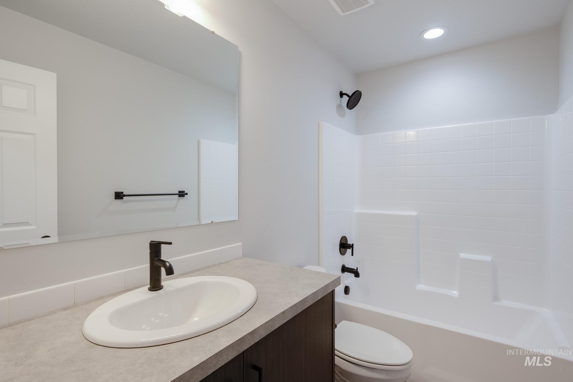 1084 Woods Bog Ct, Middleton, Idaho 83644, 4 Bedrooms, 2 Bathrooms, Residential For Sale, Price $444,990,MLS 98963999