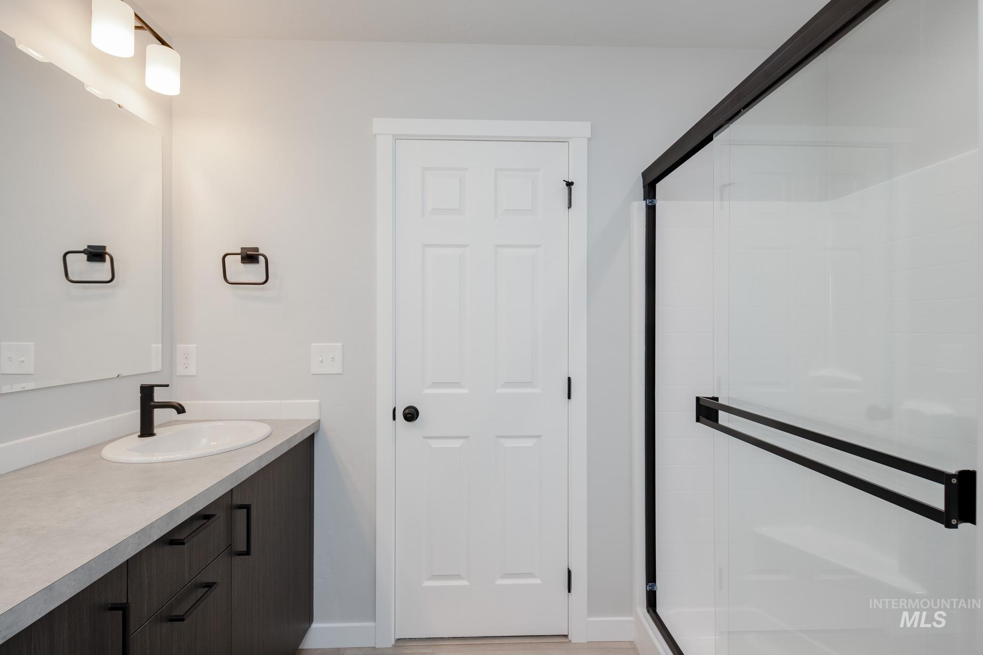 1084 Woods Bog Ct, Middleton, Idaho 83644, 4 Bedrooms, 2 Bathrooms, Residential For Sale, Price $444,990,MLS 98963999