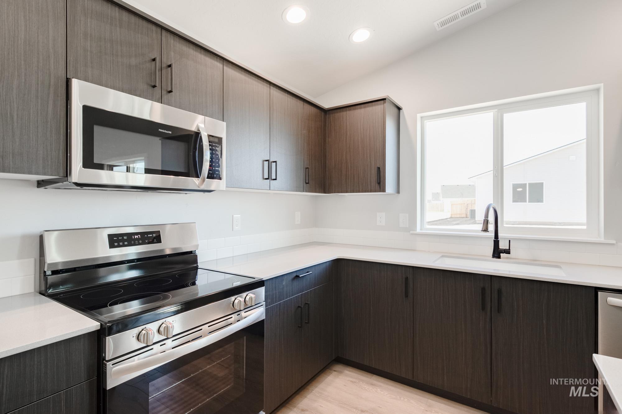 1084 Woods Bog Ct, Middleton, Idaho 83644, 4 Bedrooms, 2 Bathrooms, Residential For Sale, Price $444,990,MLS 98963999