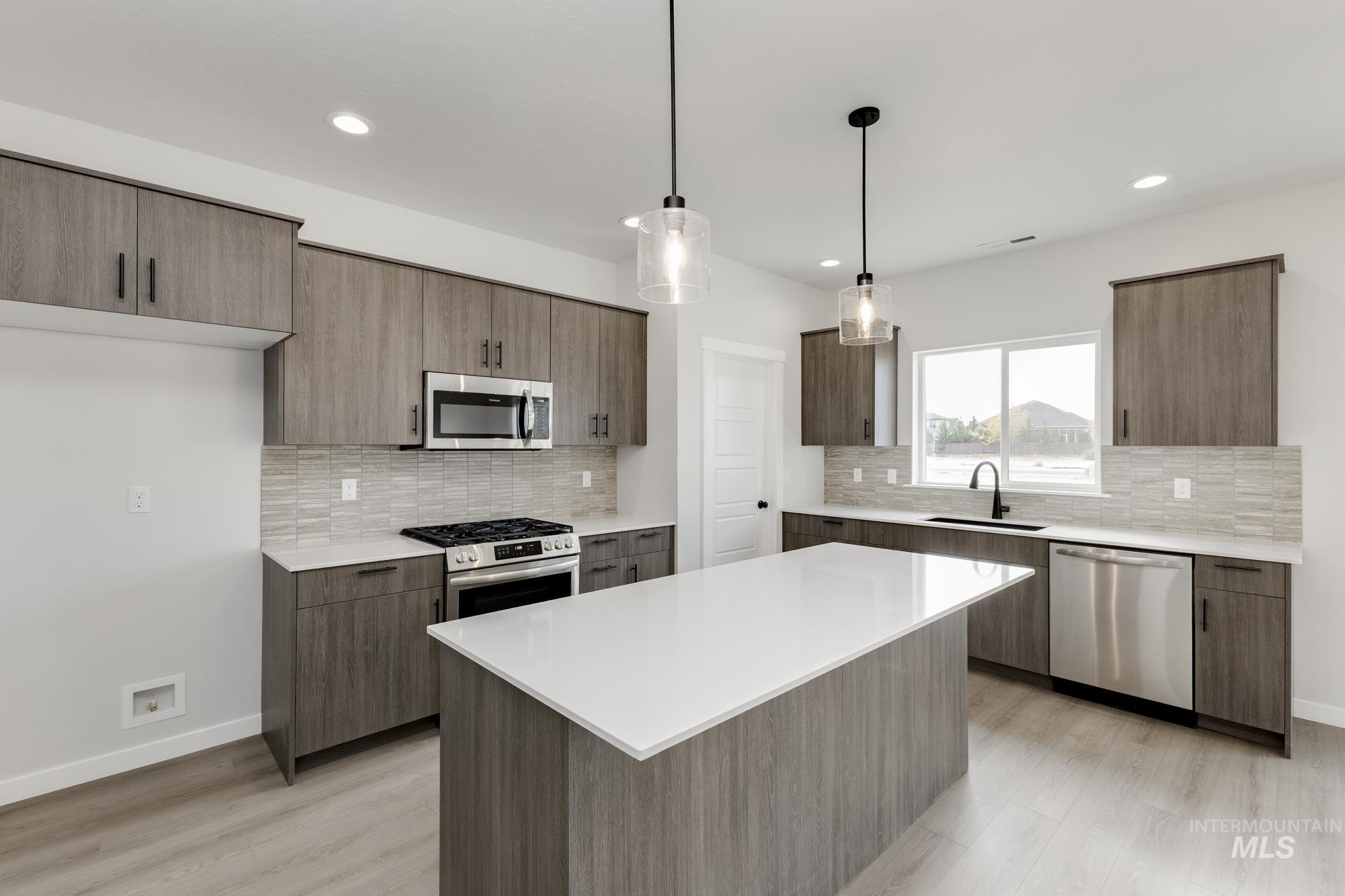 4205 E Hillsong St, Meridian, Idaho 83642, 3 Bedrooms, 2.5 Bathrooms, Residential For Sale, Price $484,990,MLS 98964011