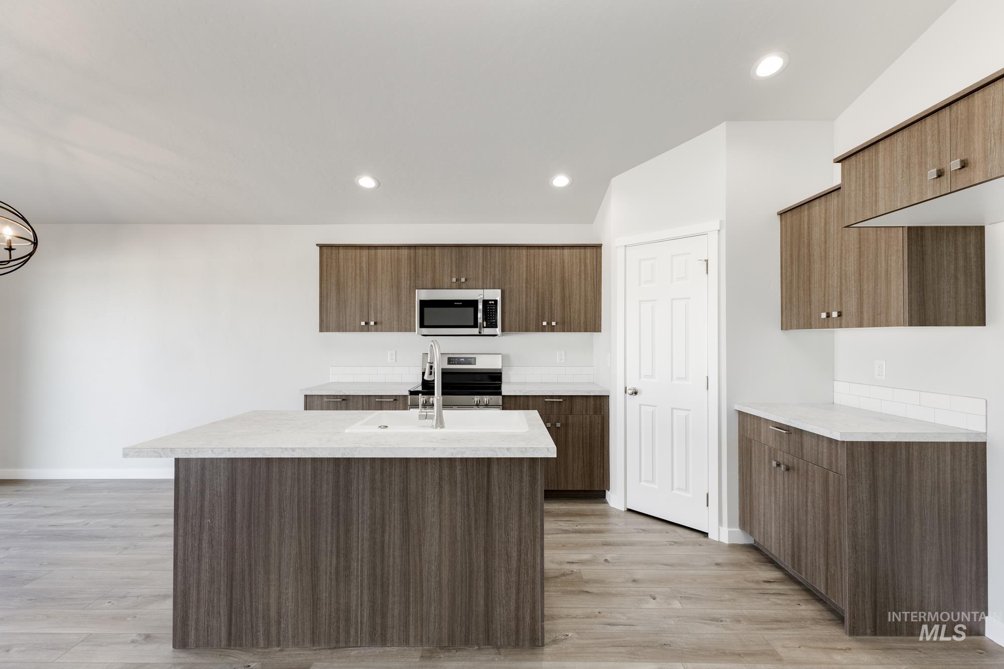 2138 W Penstemon St, Kuna, Idaho 83634, 3 Bedrooms, 2 Bathrooms, Residential For Sale, Price $409,990,MLS 98964017