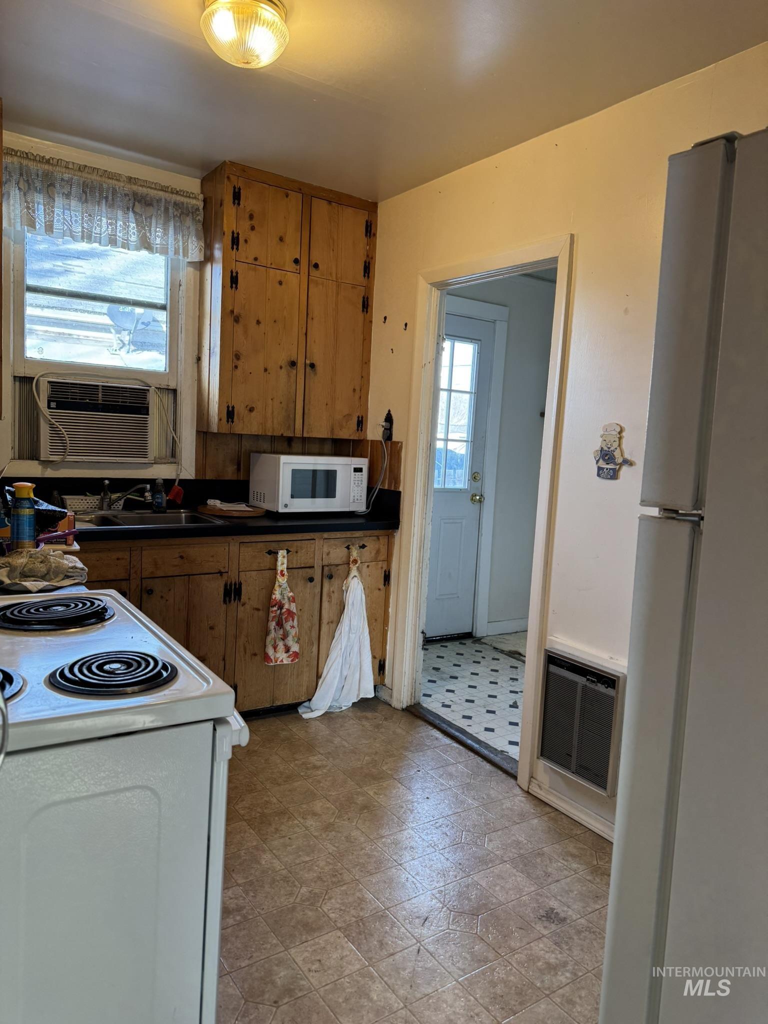 518 Montana Street, Gooding, Idaho 83330, 3 Bedrooms, 2 Bathrooms, Residential For Sale, Price $215,000,MLS 98964031