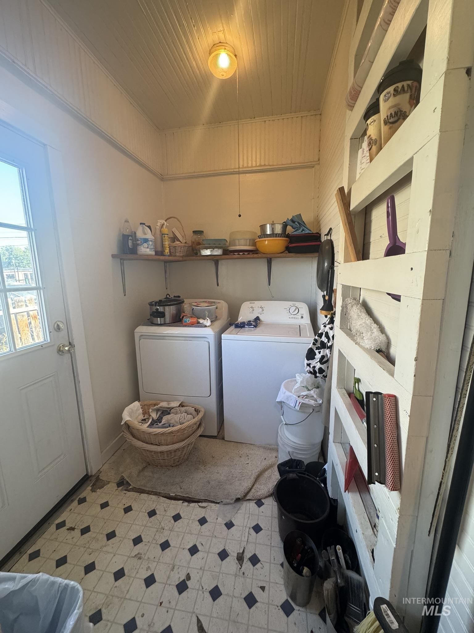 518 Montana Street, Gooding, Idaho 83330, 3 Bedrooms, 2 Bathrooms, Residential For Sale, Price $215,000,MLS 98964031