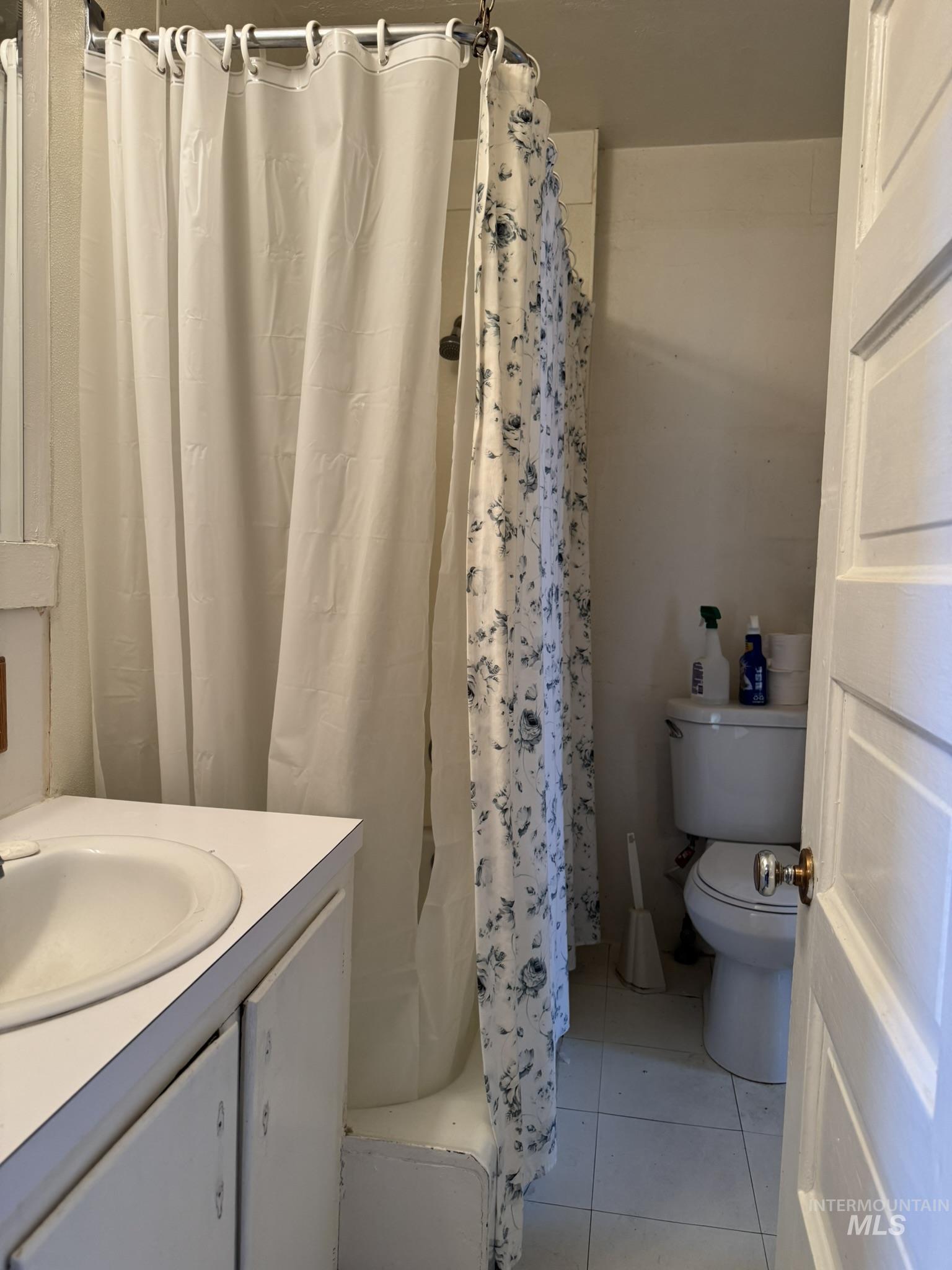 518 Montana Street, Gooding, Idaho 83330, 3 Bedrooms, 2 Bathrooms, Residential For Sale, Price $215,000,MLS 98964031