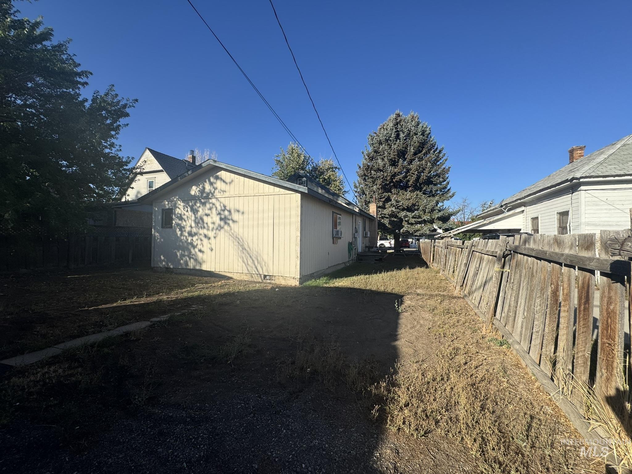 518 Montana Street, Gooding, Idaho 83330, 3 Bedrooms, 2 Bathrooms, Residential For Sale, Price $215,000,MLS 98964031