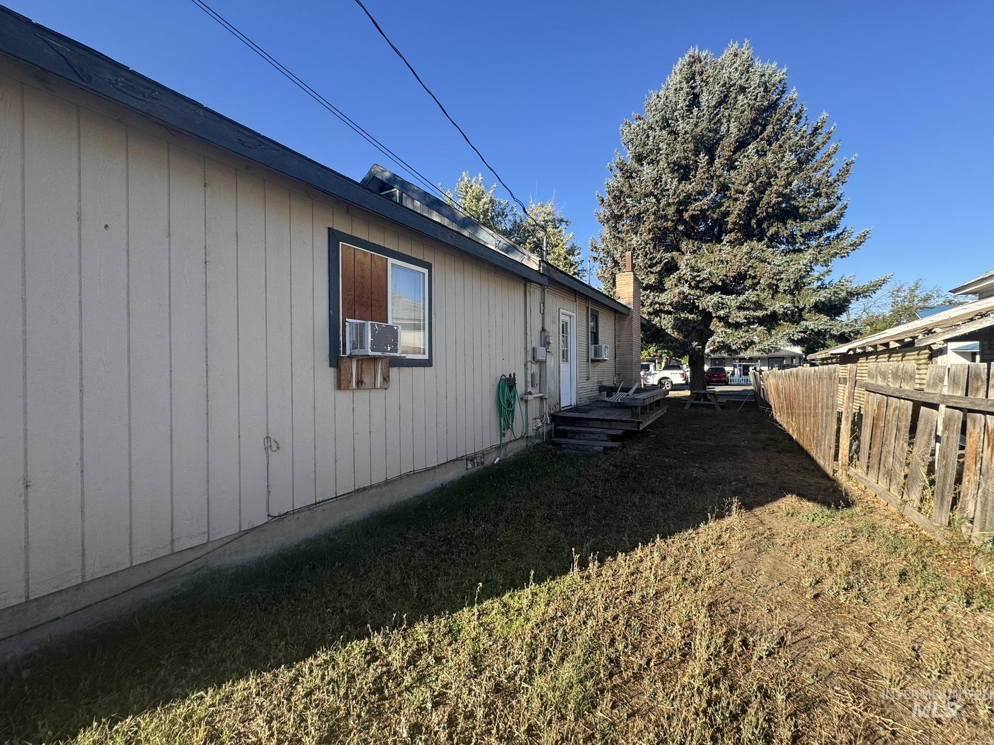 518 Montana Street, Gooding, Idaho 83330, 3 Bedrooms, 2 Bathrooms, Residential For Sale, Price $215,000,MLS 98964031