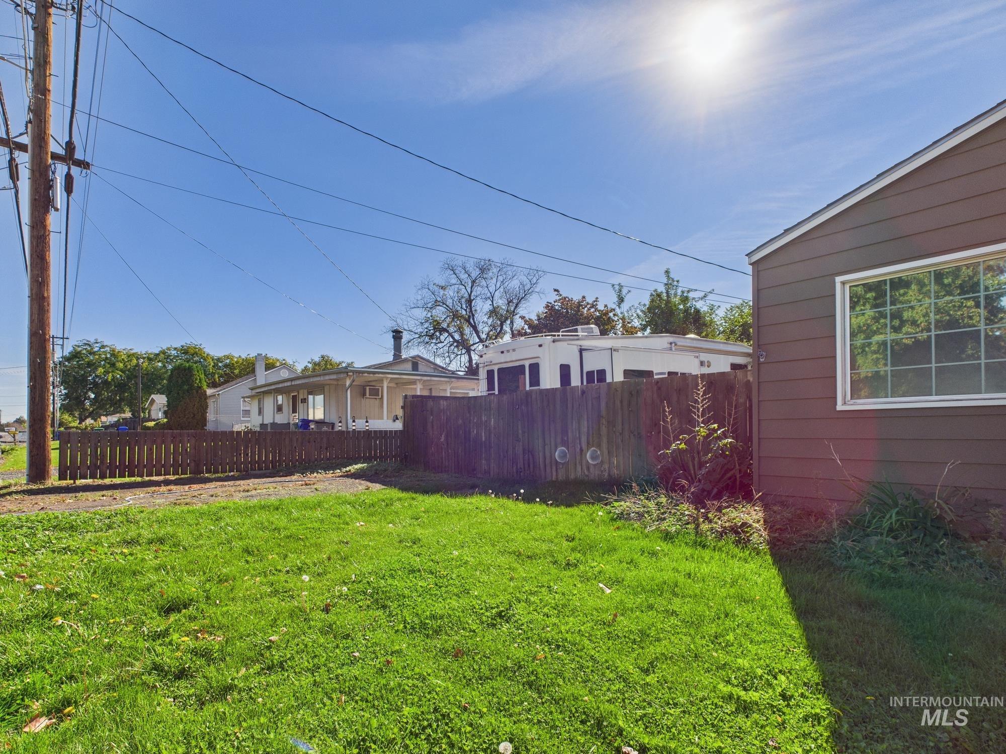 1220 Burrell Ave., Lewiston, Idaho 83501, 2 Bedrooms, 1 Bathroom, Residential For Sale, Price $280,000,MLS 98964044