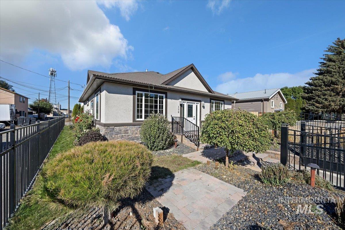 130 E Ave B, Jerome, Idaho 83338, 3 Bedrooms, 2 Bathrooms, Residential For Sale, Price $379,000, 98964069