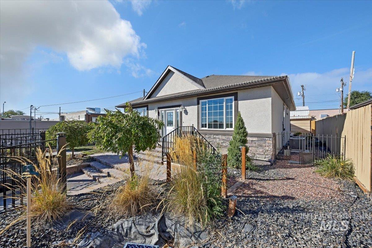 130 E Ave B, Jerome, Idaho 83338, 3 Bedrooms, 2 Bathrooms, Residential For Sale, Price $379,000, 98964069