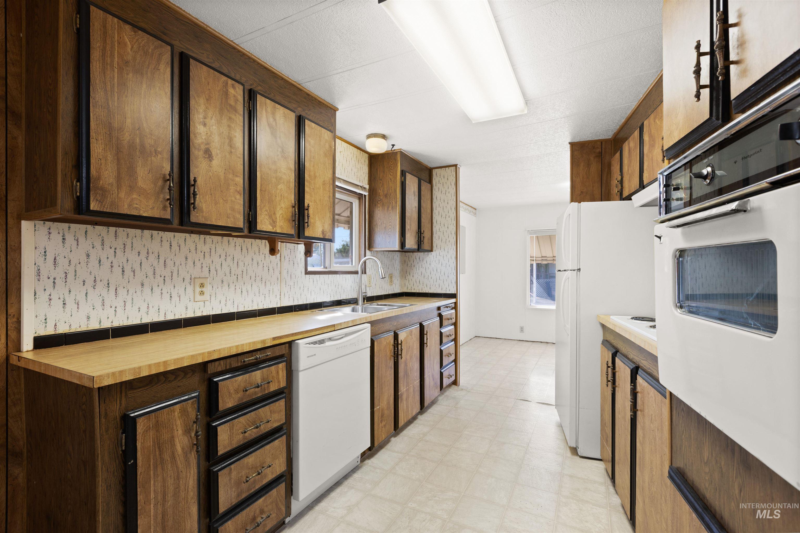 2205 E Linden St, Caldwell, Idaho 83605-5982, 3 Bedrooms, 2 Bathrooms, Residential For Sale, Price $110,000,MLS 98964073