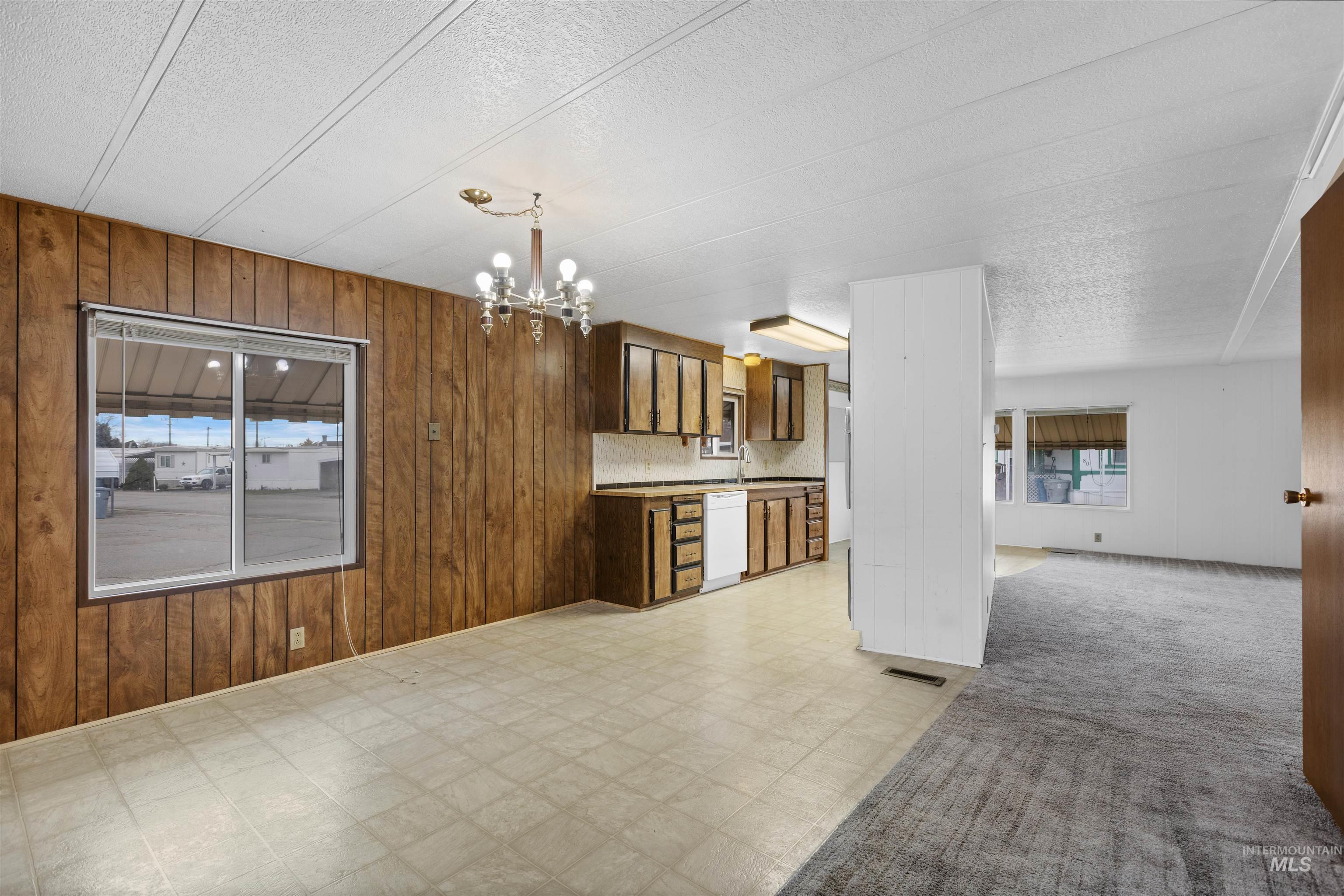 2205 E Linden St, Caldwell, Idaho 83605-5982, 3 Bedrooms, 2 Bathrooms, Residential For Sale, Price $110,000,MLS 98964073