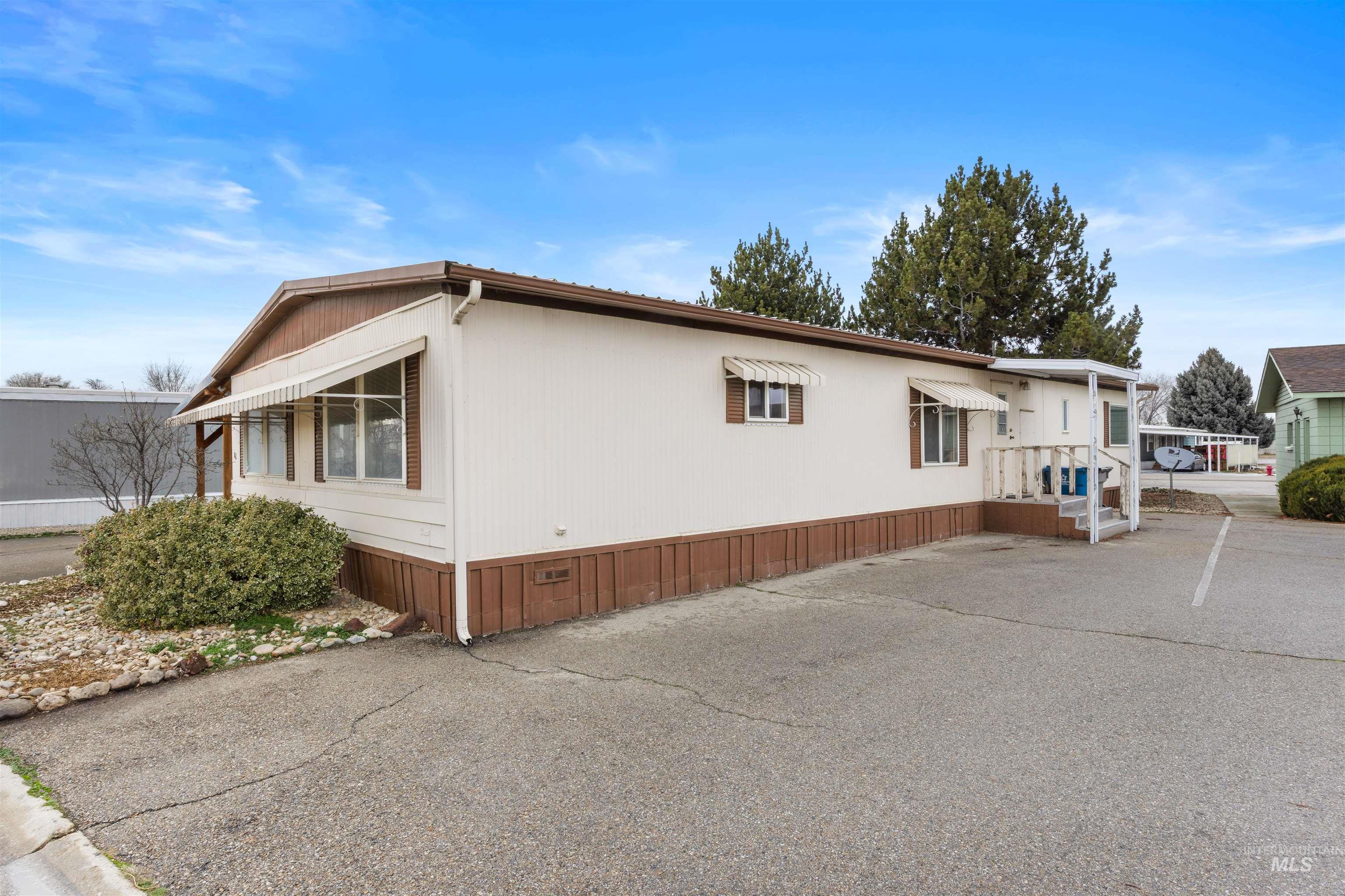 2205 E Linden St, Caldwell, Idaho 83605-5982, 3 Bedrooms, 2 Bathrooms, Residential For Sale, Price $110,000,MLS 98964073